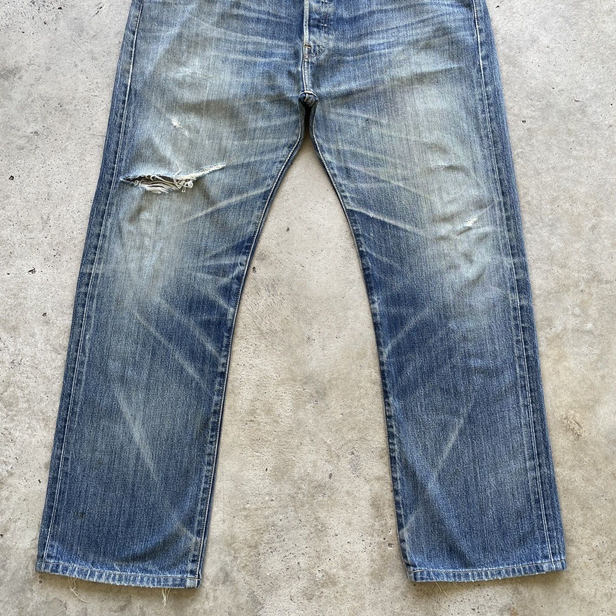 Jean × Levi's × Vintage Vintage Levi’s 501 Distressed Fly Button Faded Jeans Pants Size US 36 / EU 52 - 4 Thumbnail