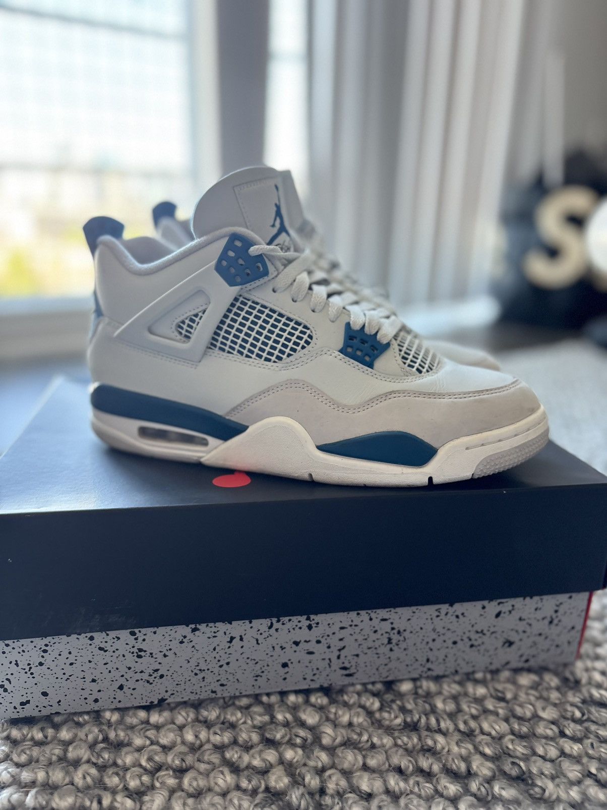 Jordan Brand Jordan 4 Retro Military Blue (2024) Sz: 10 Size US 10 / EU 43 - 1 Thumbnail