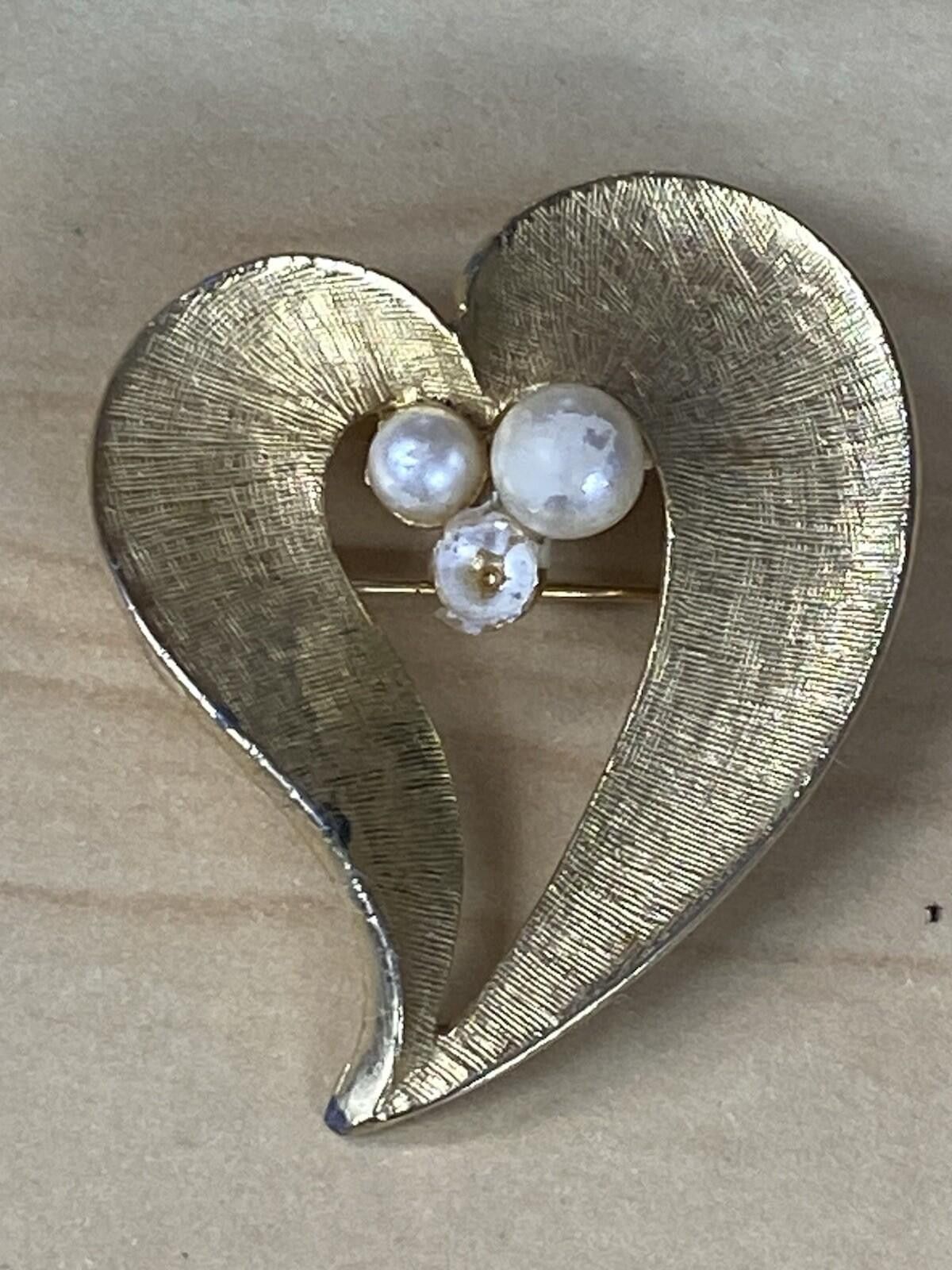 Antique Rivet VINTAGE ANTIQUE PIN BROOCH GOLD TONE HEART Size ONE SIZE - 2 Thumbnail