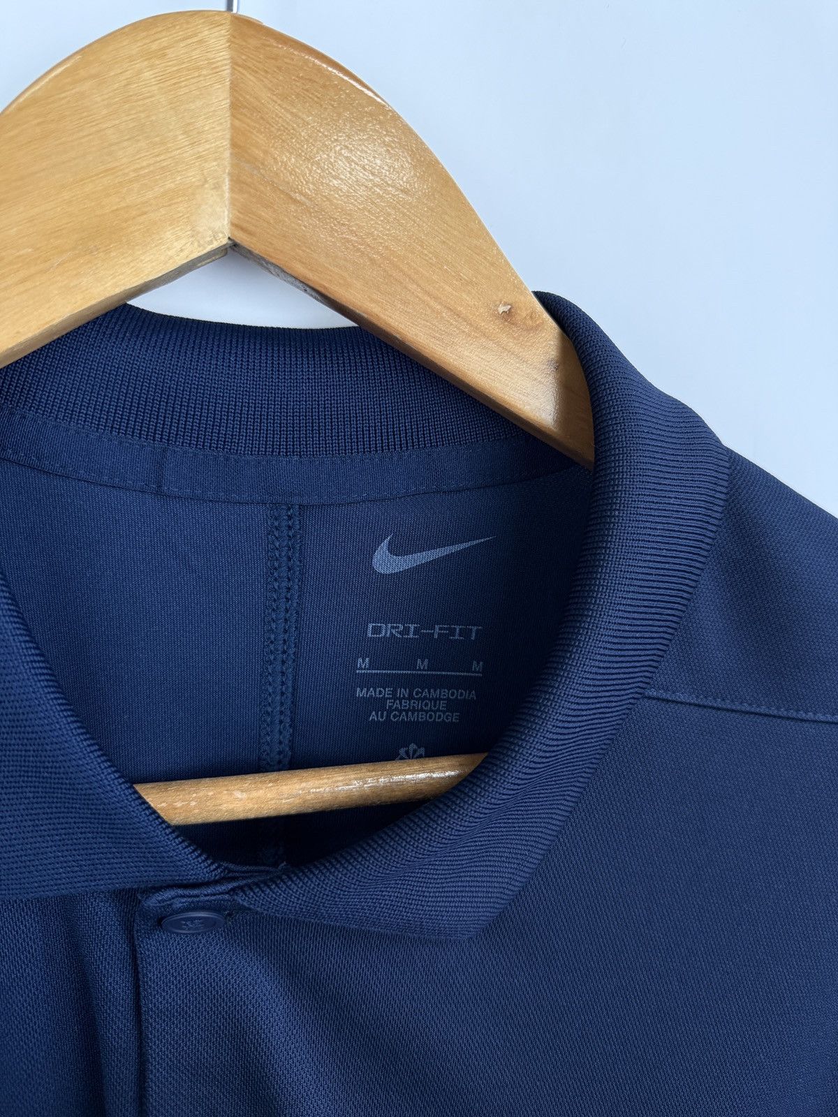 Nike 🏴󠁧󠁢󠁥󠁮󠁧󠁿 2023 Nike Liverpool LFC Standard Chartered Polo T-Shirt Size US M / EU 48-50 / 2 - 6 Thumbnail