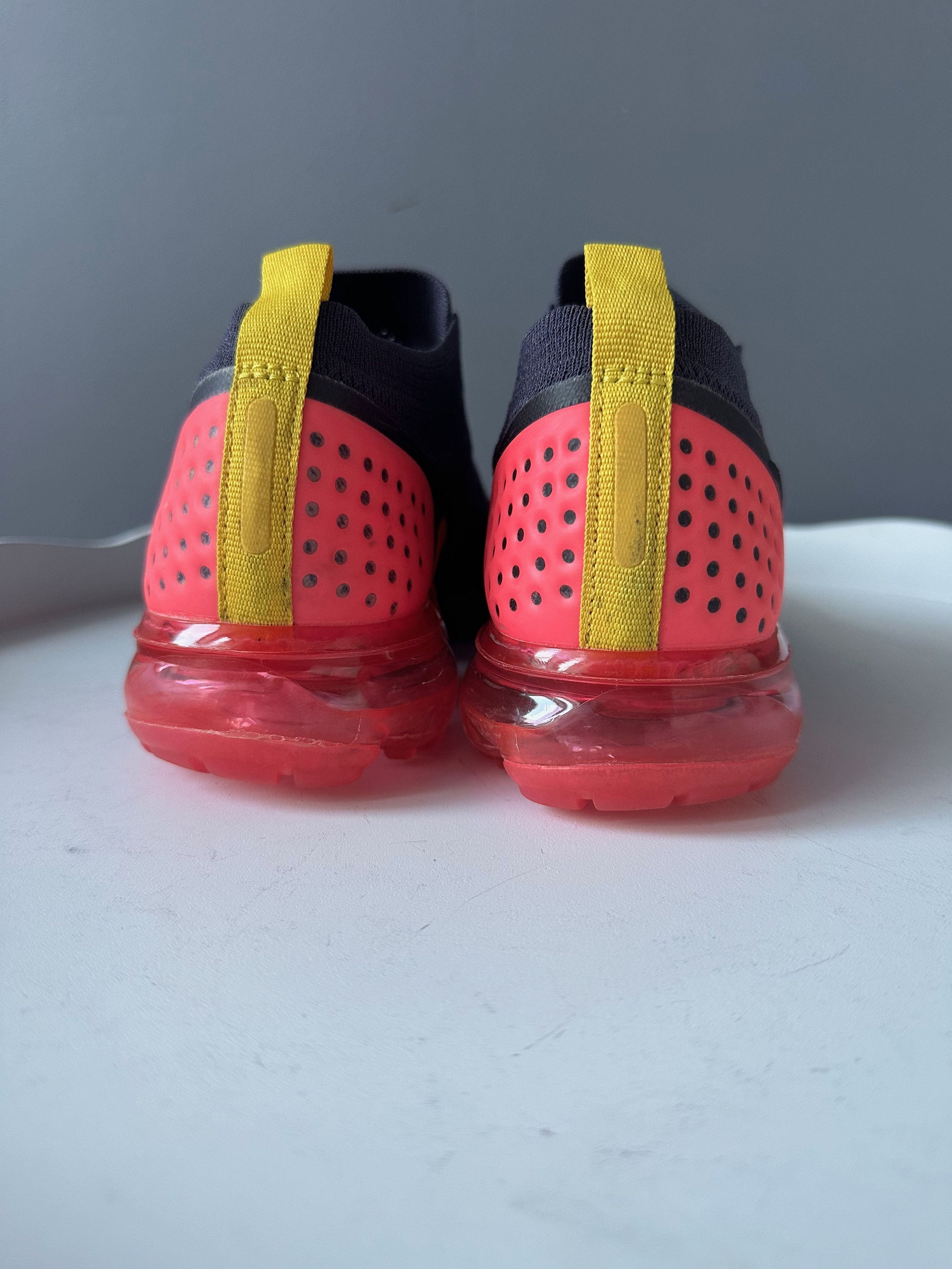 Nike Nike Wmns Air VaporMax Moc 2 'Pink Blast' low top sneakers Size US 7 / IT 37 - 7 Thumbnail