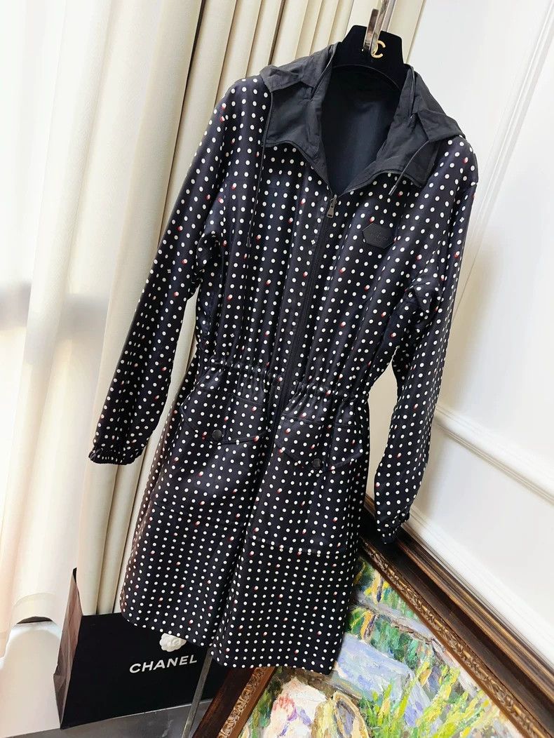 Louis Vuitton LOUIS VUITTON Black polka-dot reversible hooded jacket 2504 Size XS / US 0-2 / IT 36-38 - 1 Thumbnail