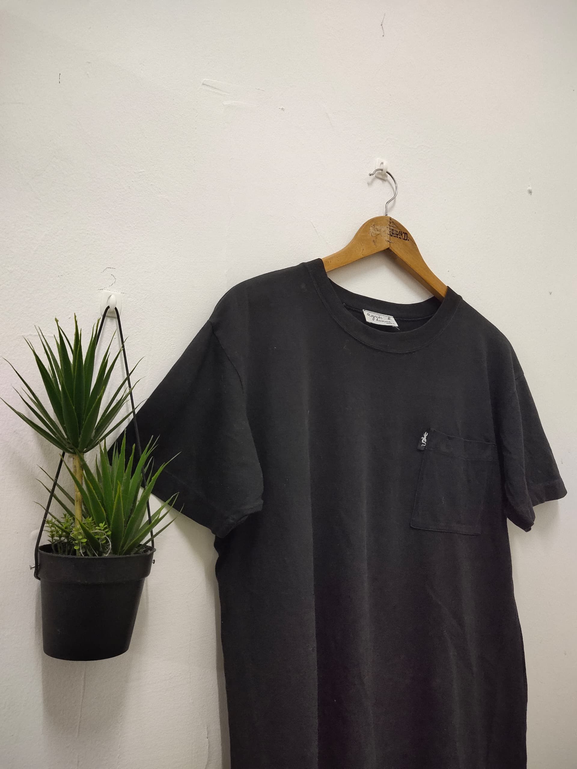 agnes b. Vintage 90s Agnes B. plain pocket single logo black t shirt Size US L / EU 52-54 / 3 - 2 Thumbnail