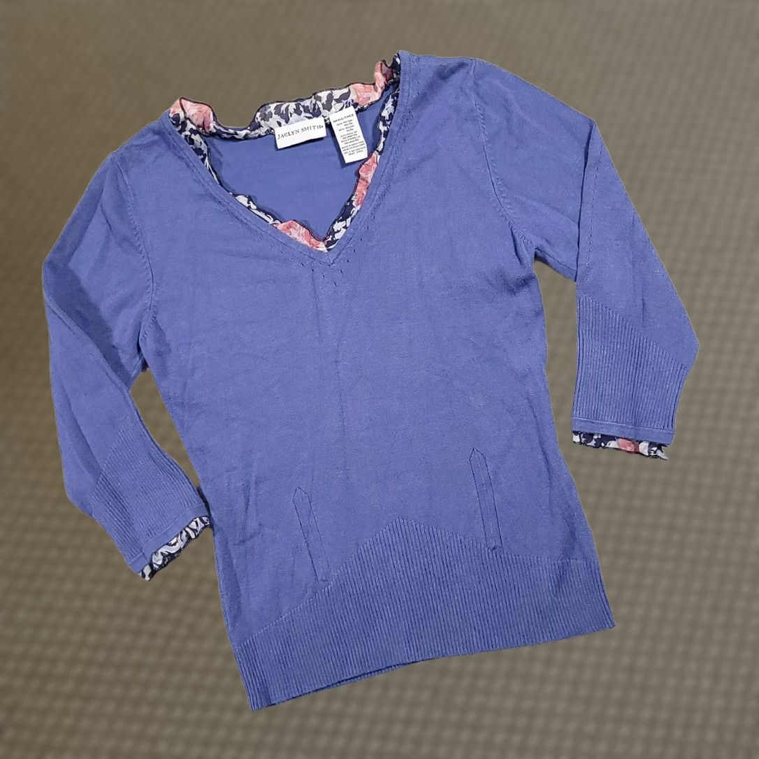 Vintage Jaclyn Smith Sweater Women's Small Blue V Neck Nylon Floral Ruffle Pullover Slim Knit 3/4 Sleeve Size S / US 4 / IT 40 - 1 Thumbnail