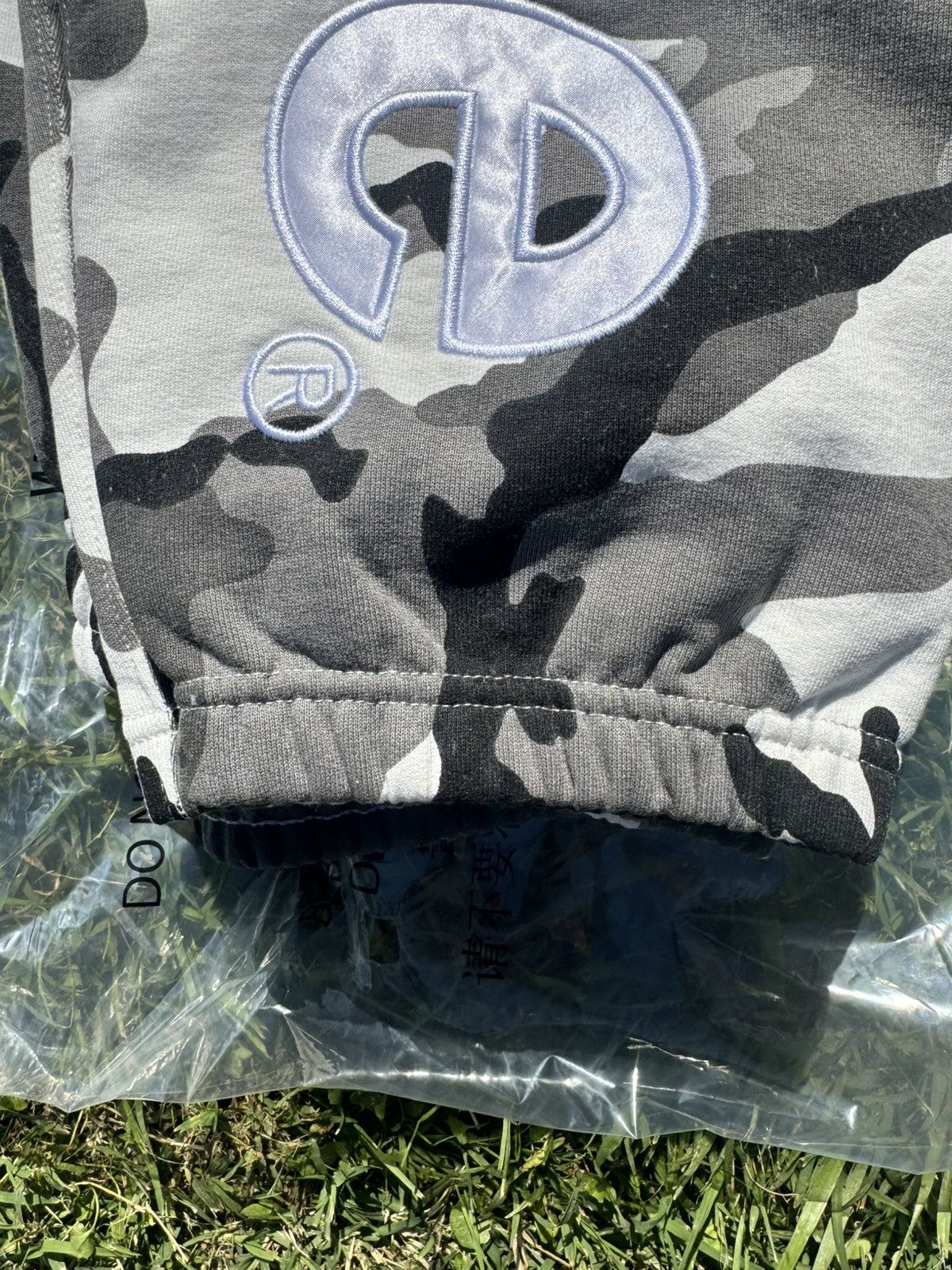 Supreme Supreme Satin Appliqué Sweatpants Snow Camo Size US 32 / EU 48 - 3 Thumbnail