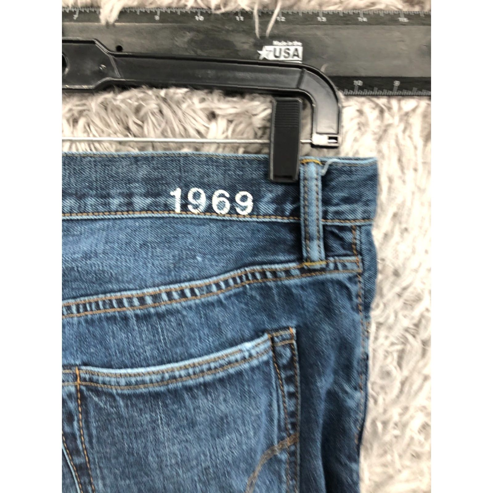 Gap Gap 1969 Jeans Size 31x30 Mens Mid Rise Medium Blue Straight 5-Pocket Denim Cotton Blend Regular Size US 31 - 7 Thumbnail