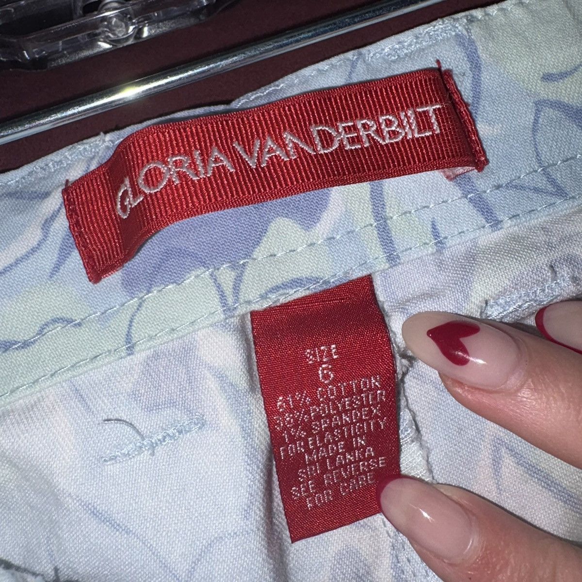 Gloria Vanderbilt Gloria Vanderbilt Pastel Blue & Green Floral Capri Pants Size 28" / US 6 / IT 42 - 5 Thumbnail