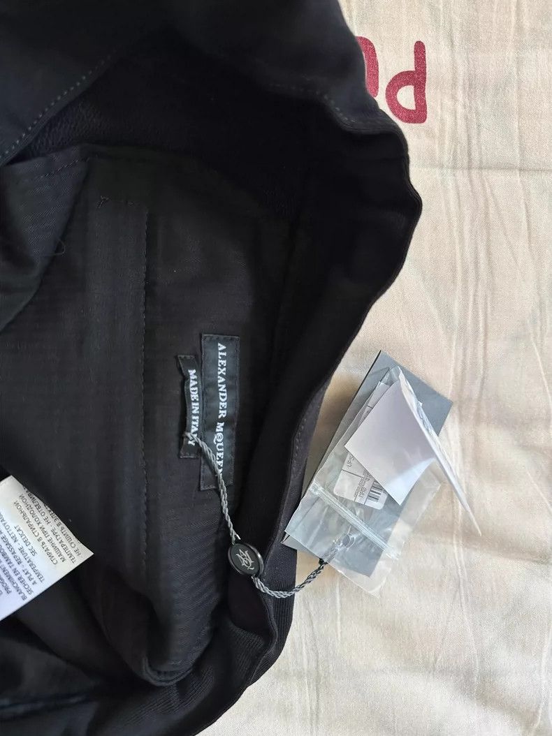 Alexander McQueen Alexander McQUEEN size L Black pants, size L.Made of thick Size US 30 / EU 46 - 7 Thumbnail