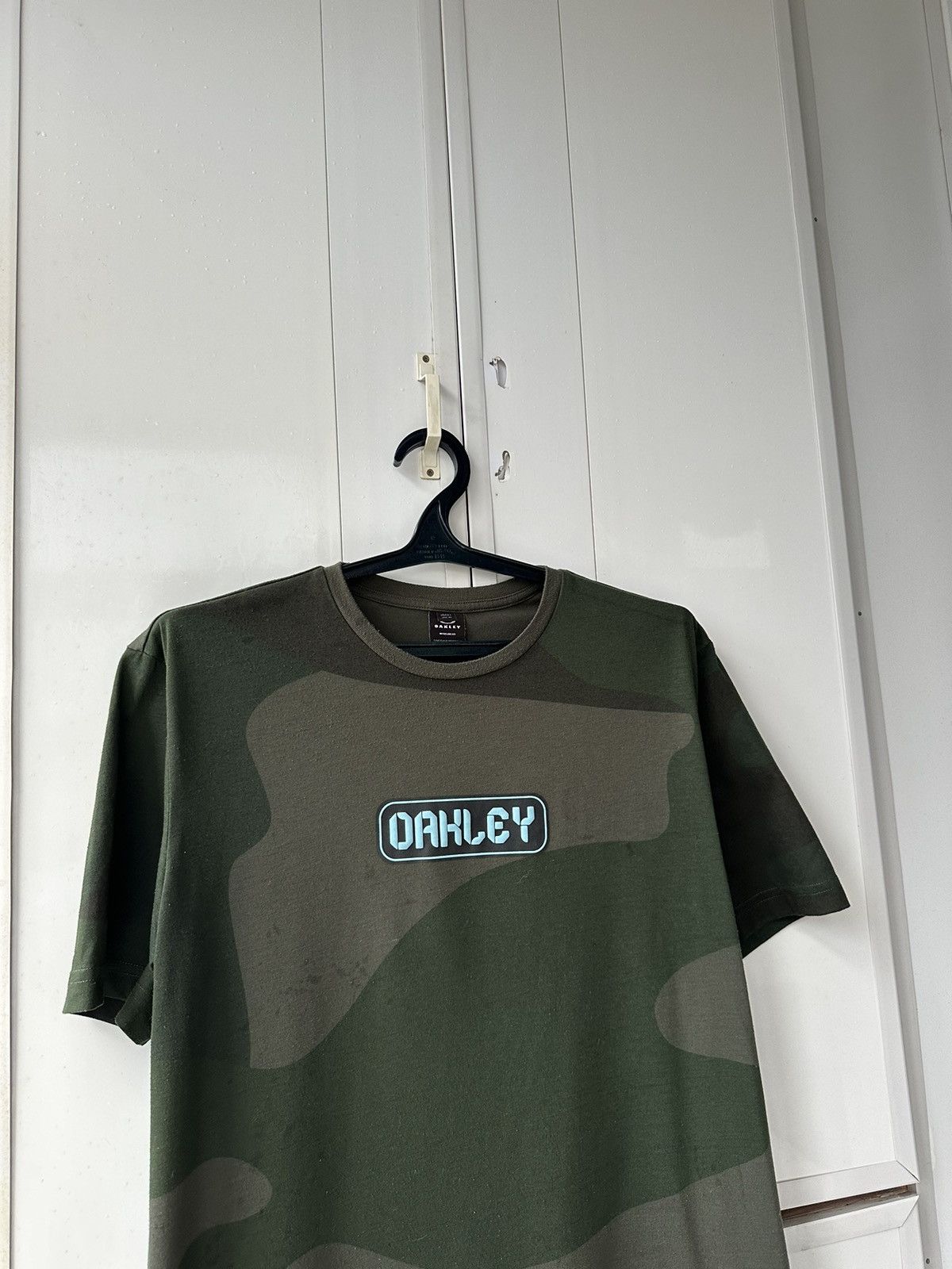 Oakley Vintage Oakley T-shirt Camo Style Size US XL / EU 56 / 4 - 4 Thumbnail