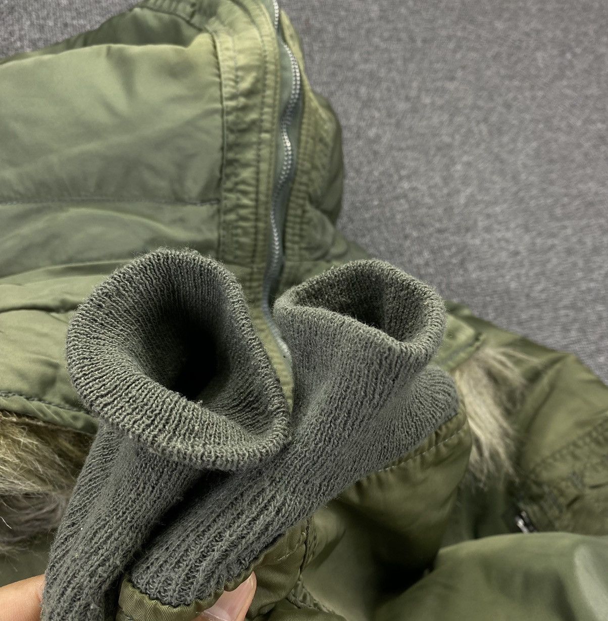 Alpha Industries Vintage Alpha Industries N-2B Attached Hood Flight Jacket Size US M / EU 48-50 / 2 - 19 Thumbnail