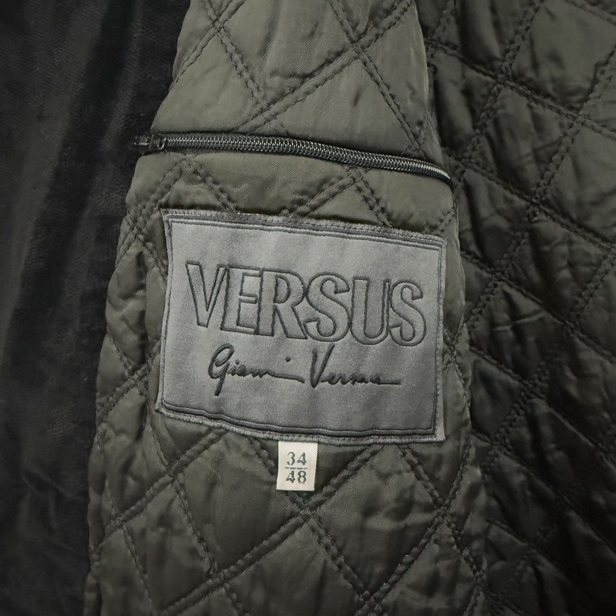 Versace Vintage Gianni Versace VERSUS Velvet Coat Jacket Size US L / EU 52-54 / 3 - 7 Thumbnail