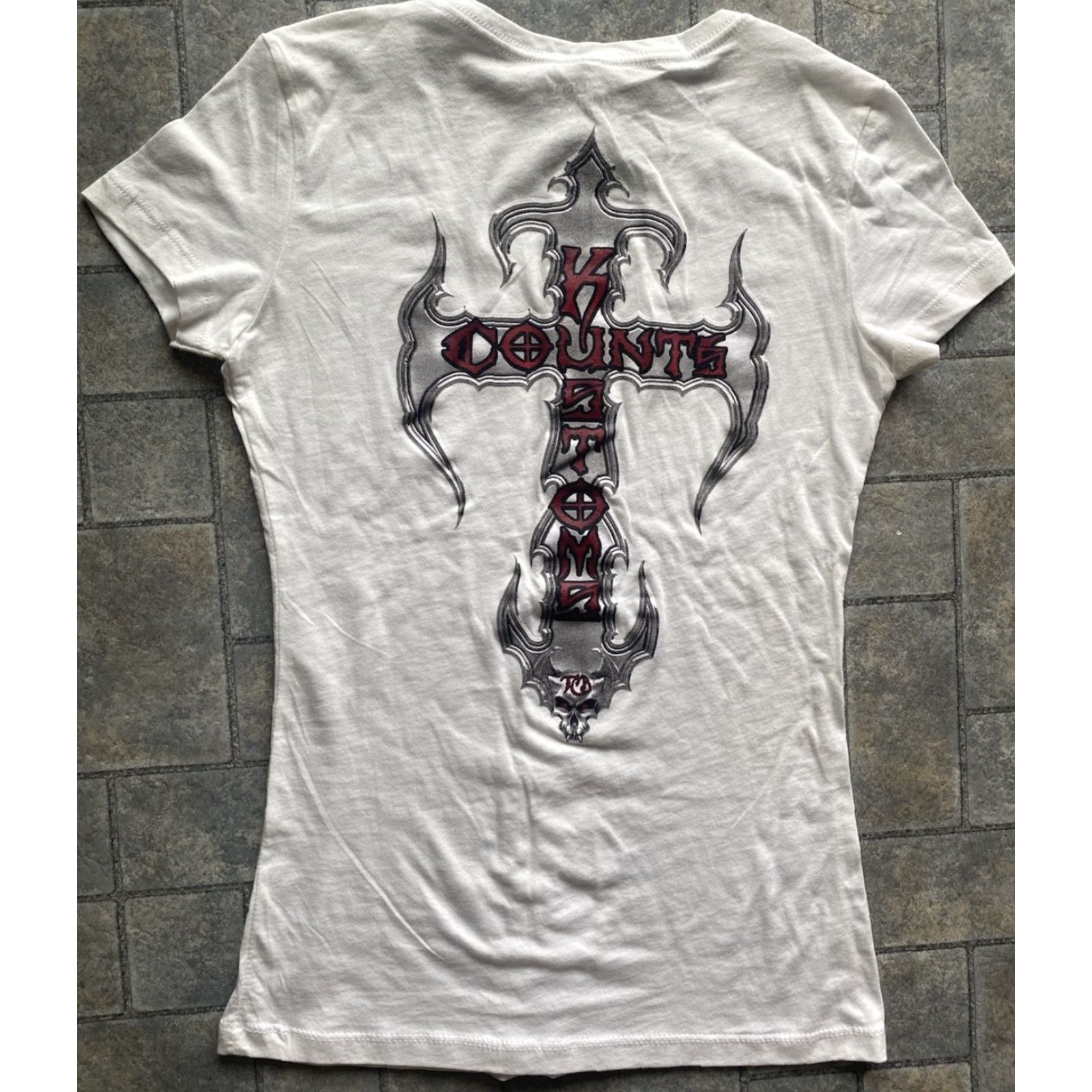Vintage VINTAGE NWT Counts Kustoms Women’s T Shirt White Large Las Vegas Cross Biker Shirt Womens L White Biker Las Vegas Counts Kustoms Size L / US 10 / IT 46 - 2 Thumbnail