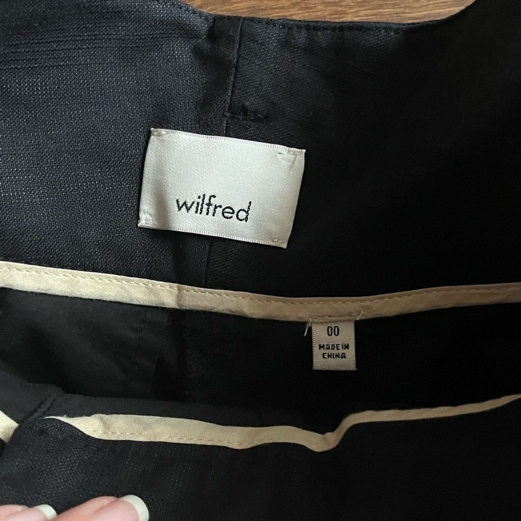 Aritzia Aritzia Wilfred High Waisted Belted Dressy Shorts Size 24" / US 00 / IT 34 - 3 Thumbnail