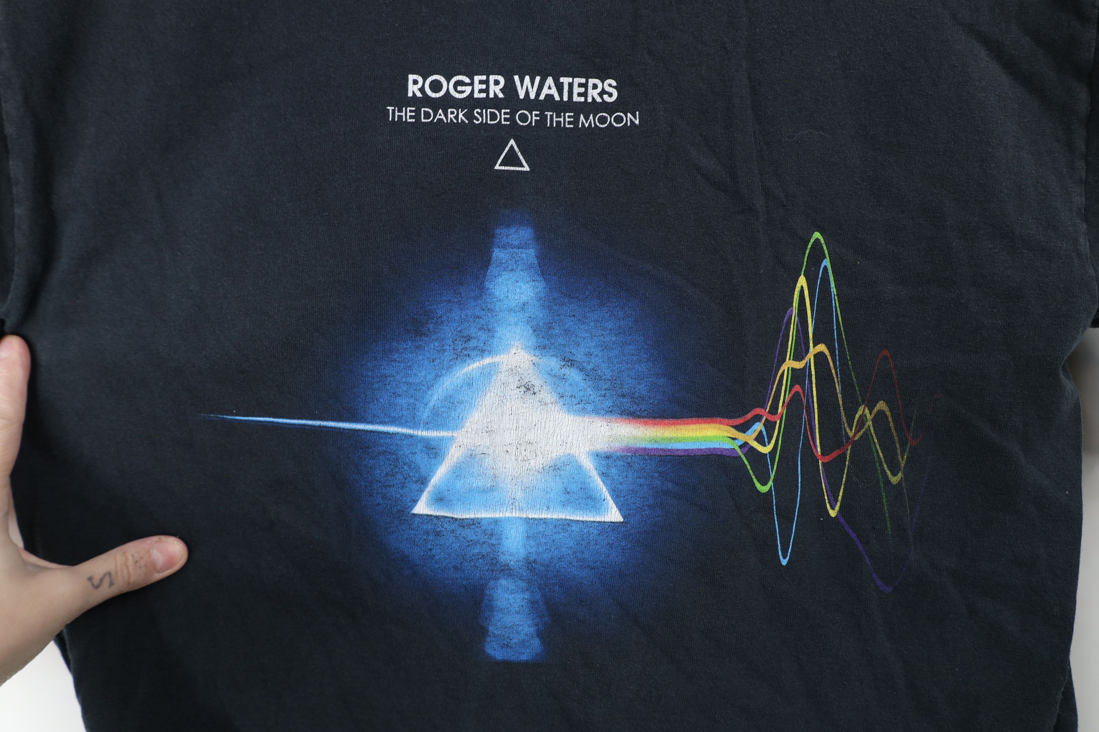 Vintage Vintage Y2K 2007 of the Moon Roger Waters Pink Floyd T-Shirt Size US M / EU 48-50 / 2 - 4 Thumbnail