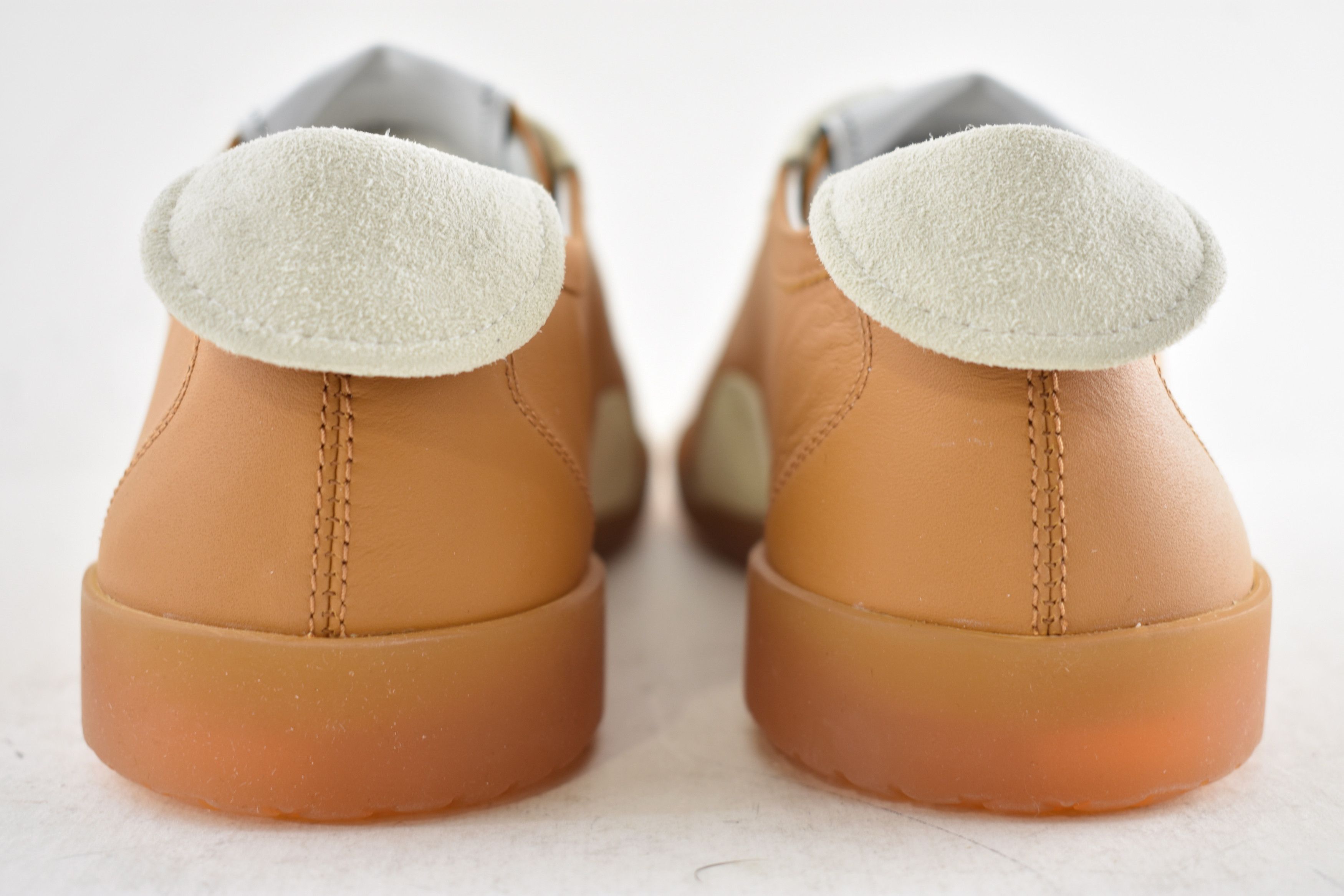 Chanel 26P White Leather Suede CC Logo Runner Trainer Sneaker 39.5 Size US 9.5 / IT 39.5 - 17 Thumbnail