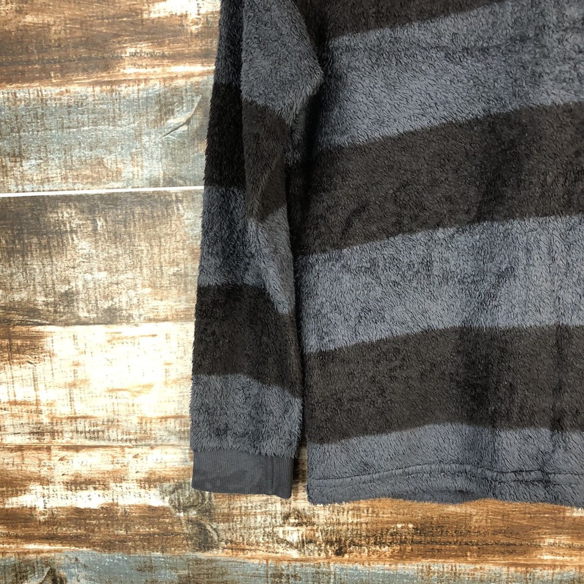 Mickey Mouse × Uniqlo Uniqlo Stripe Grey fleece Sweatshirt #A1618 Size US XS / EU 42 / 0 - 7 Thumbnail