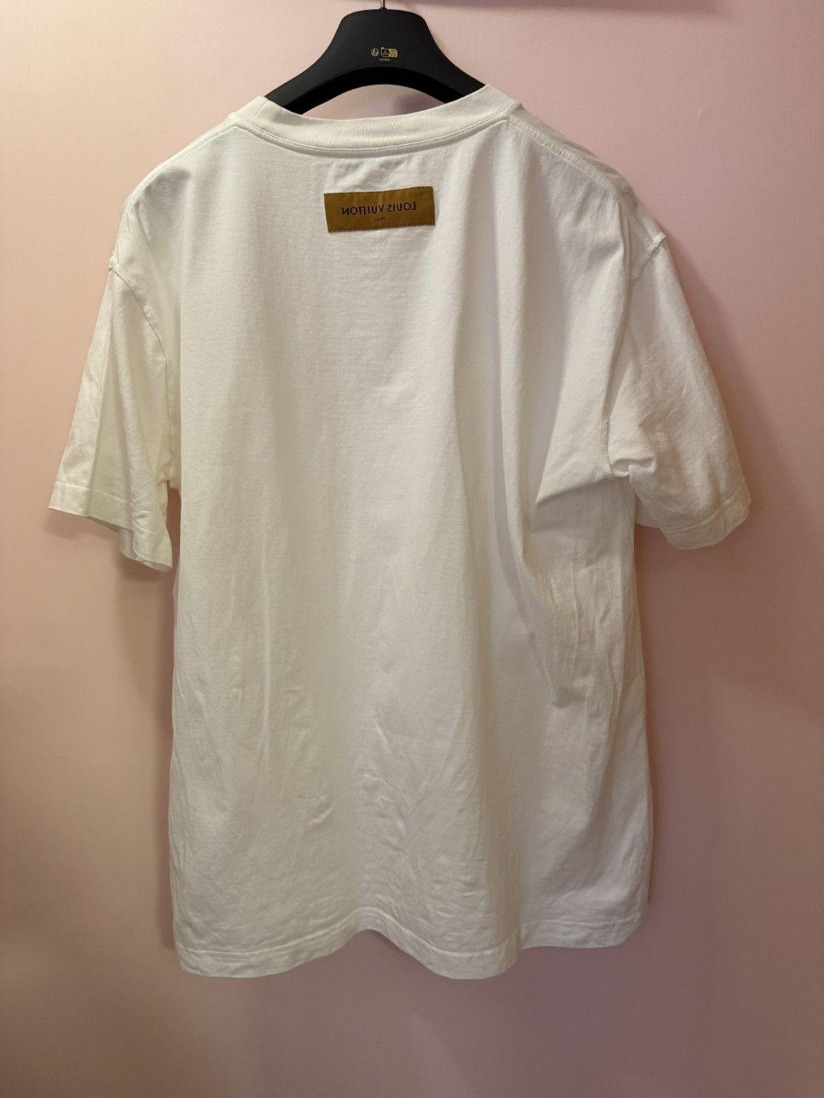 Louis Vuitton Louis Vuitton embossed LV logo white t shirt L Size US L / EU 52-54 / 3 - 4 Thumbnail