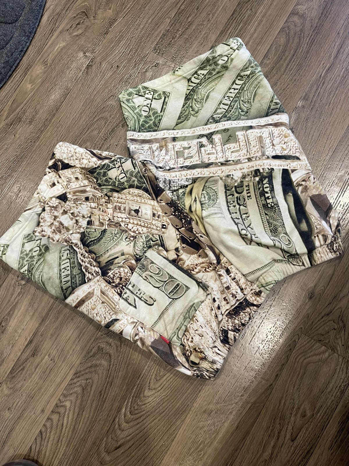 Supreme Supreme Money Logo Shorts Size US 32 / EU 48 - 2 Thumbnail