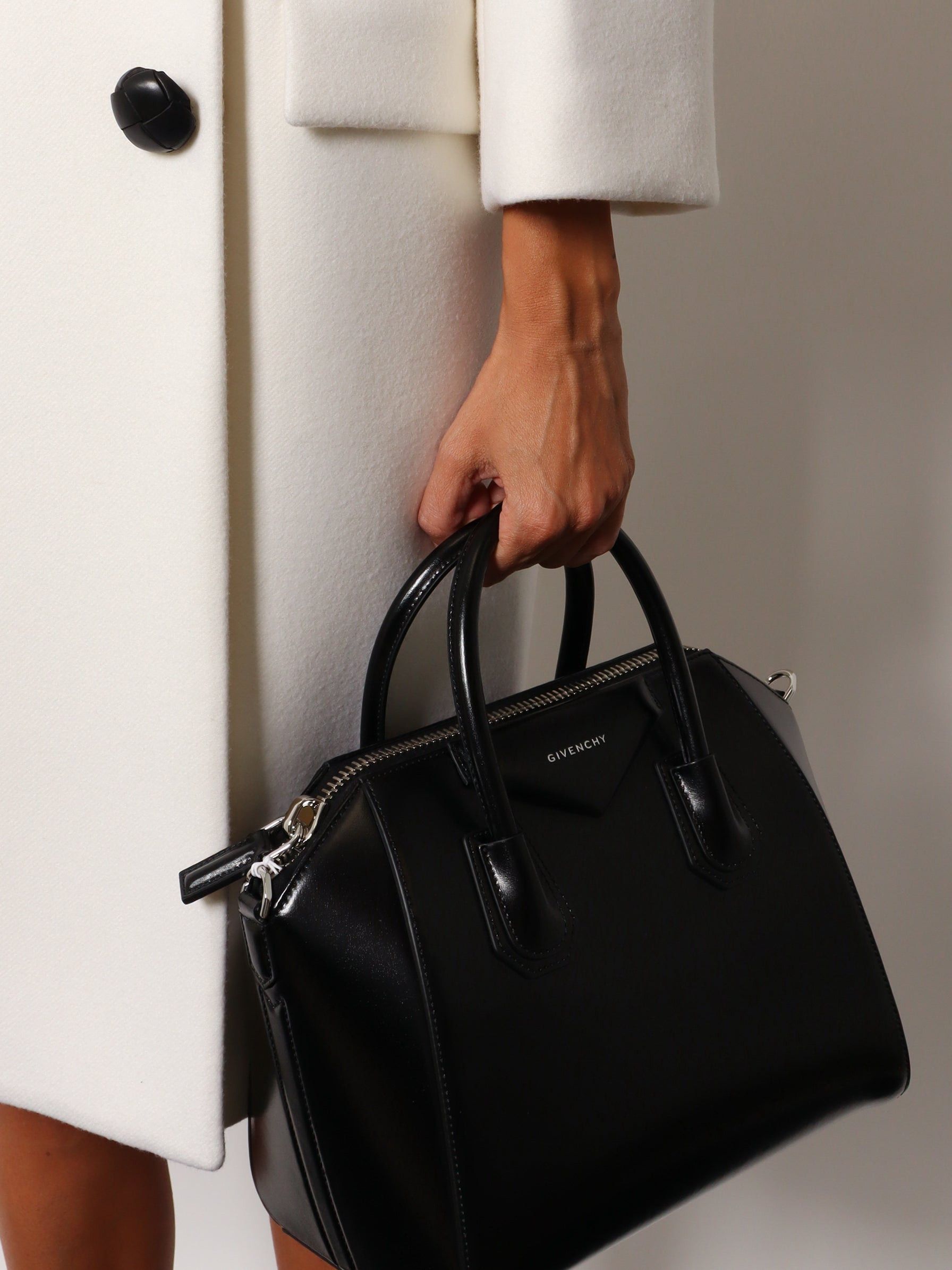 Givenchy Antigona Leather Shoulder Bag Size ONE SIZE - 1 Thumbnail