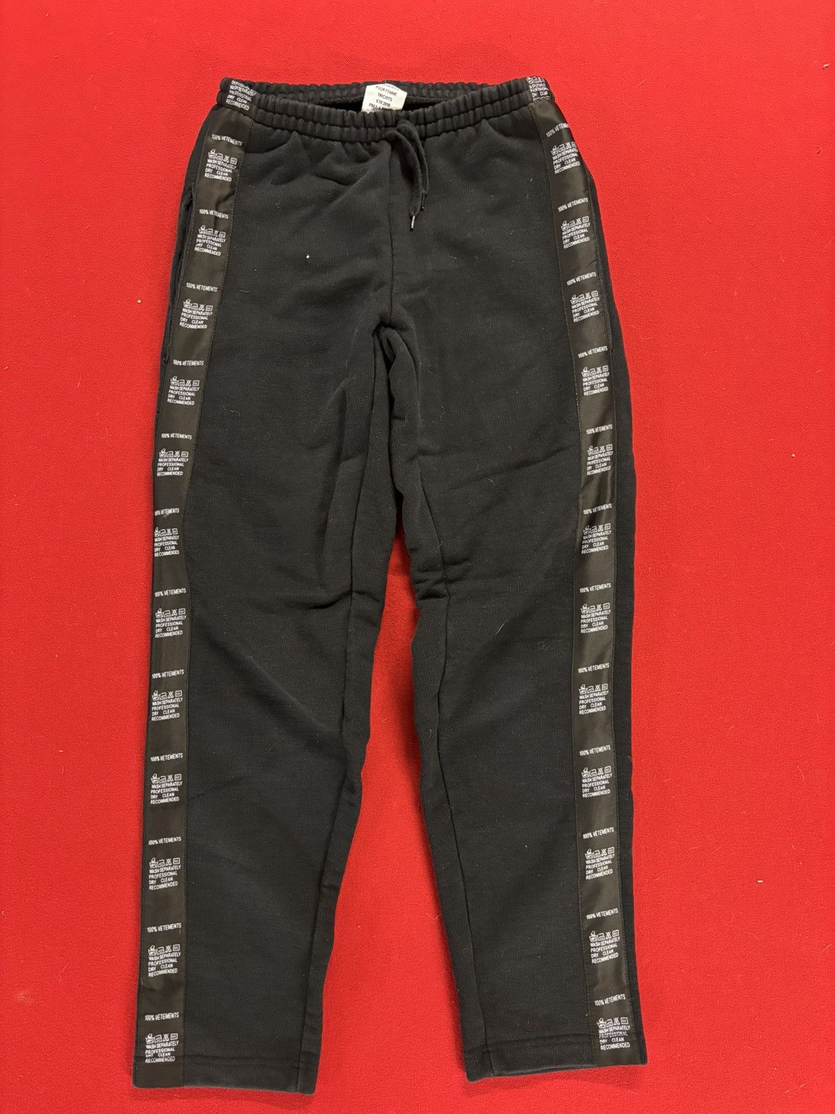 Vetements vetements washtag sweatpants Size US 28 / EU 44 - 1 Thumbnail