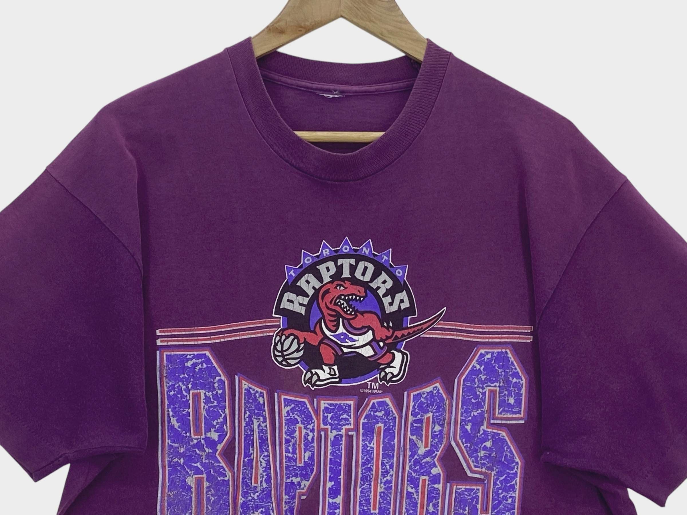 NBA × Vintage Raptors Toronto Basket Ball Team T-shirt Vintage NBA Tshirt Size US S / EU 44-46 / 1 - 3 Thumbnail