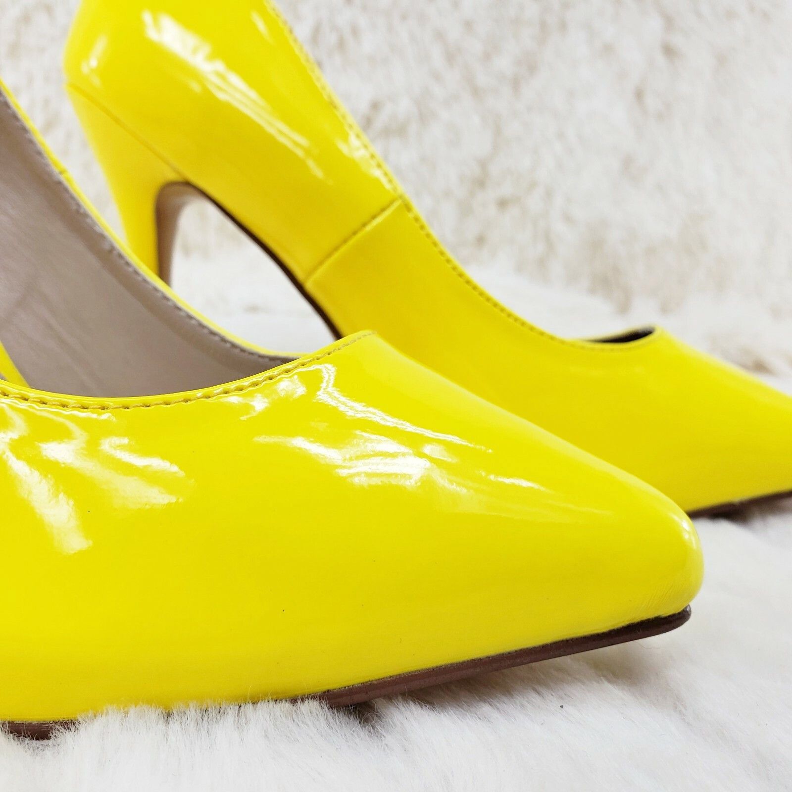Other Amuse 20 Neon Yellow Patent 5" High Heel Shoes Pumps NY (US Size US 7 / IT 37 - 5 Thumbnail