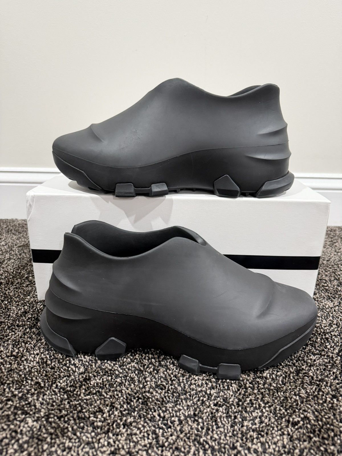 Givenchy Givenchy Monumental Mallow Matte Black OG Low Shoe Size US 10 / EU 43 - 11 Thumbnail