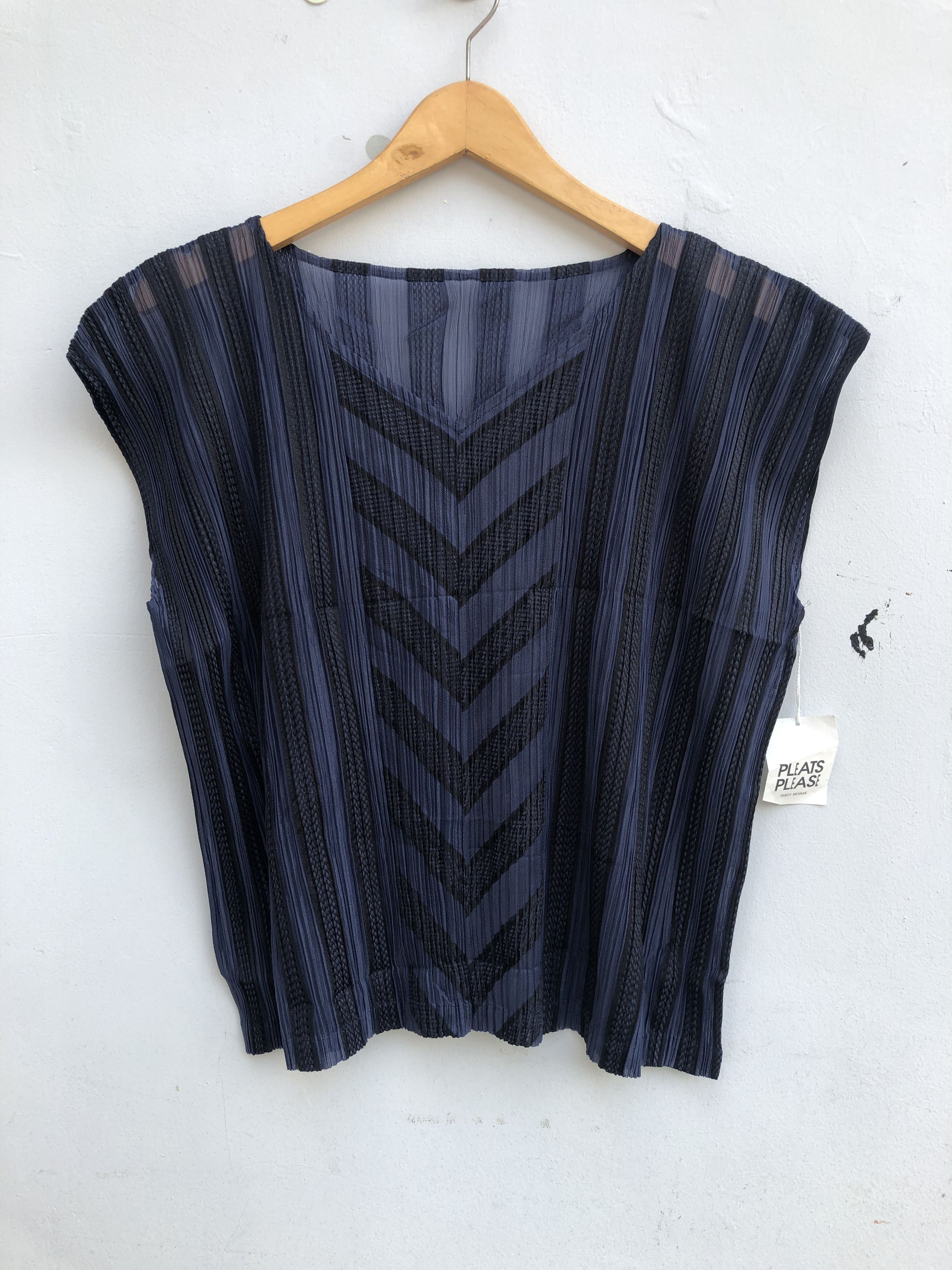 Pleats Please Issey Miyake Issey Miyake Pleats Please lace pasted Sleeveless Size L / US 10 / IT 46 - 1 Thumbnail