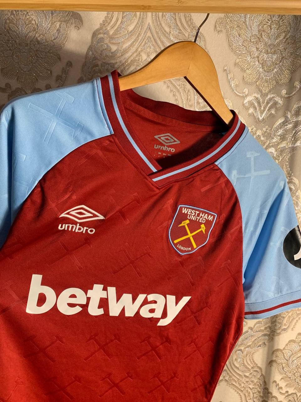 Umbro Vintage Umbro FC West Ham United England Soccer Jersey Size US L / EU 52-54 / 3 - 5 Thumbnail