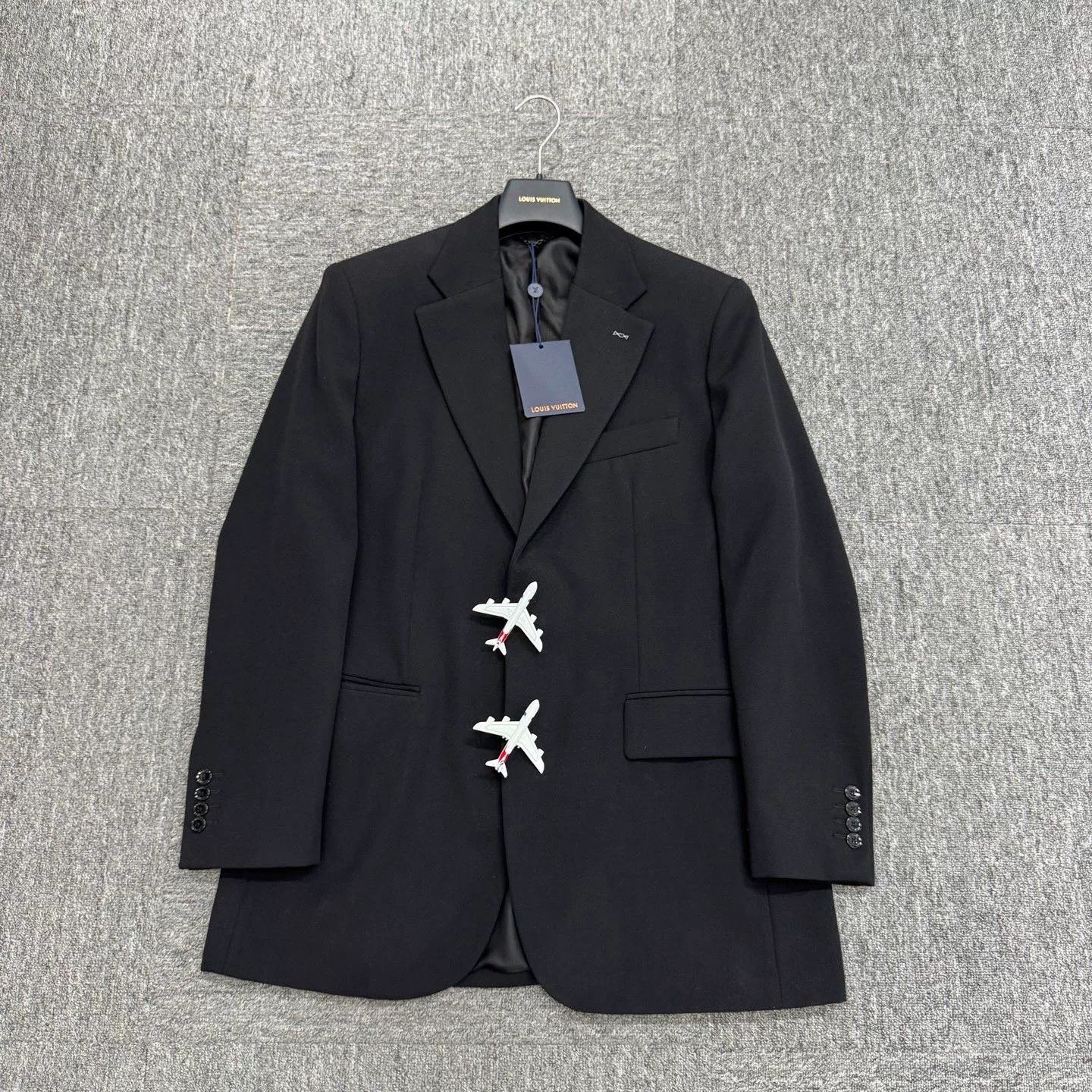 Louis Vuitton louis vuitton wool suit with metal buckle Size US L / EU 52-54 / 3 - 1 Thumbnail