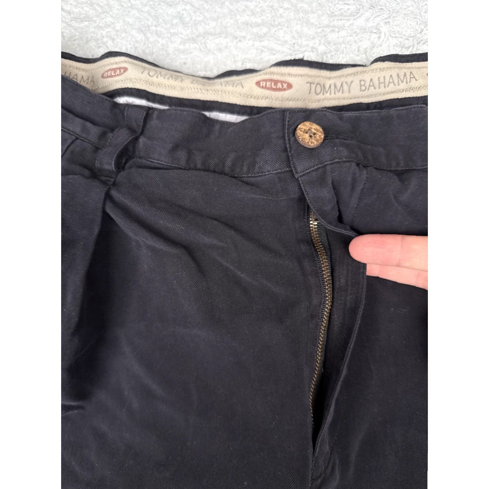 Tommy Bahama Tommy Bahama Shorts Mens 36 Black 100% Silk Relax Pleated Casual Golf Chino Mens Size US 36 / EU 52 - 6 Thumbnail