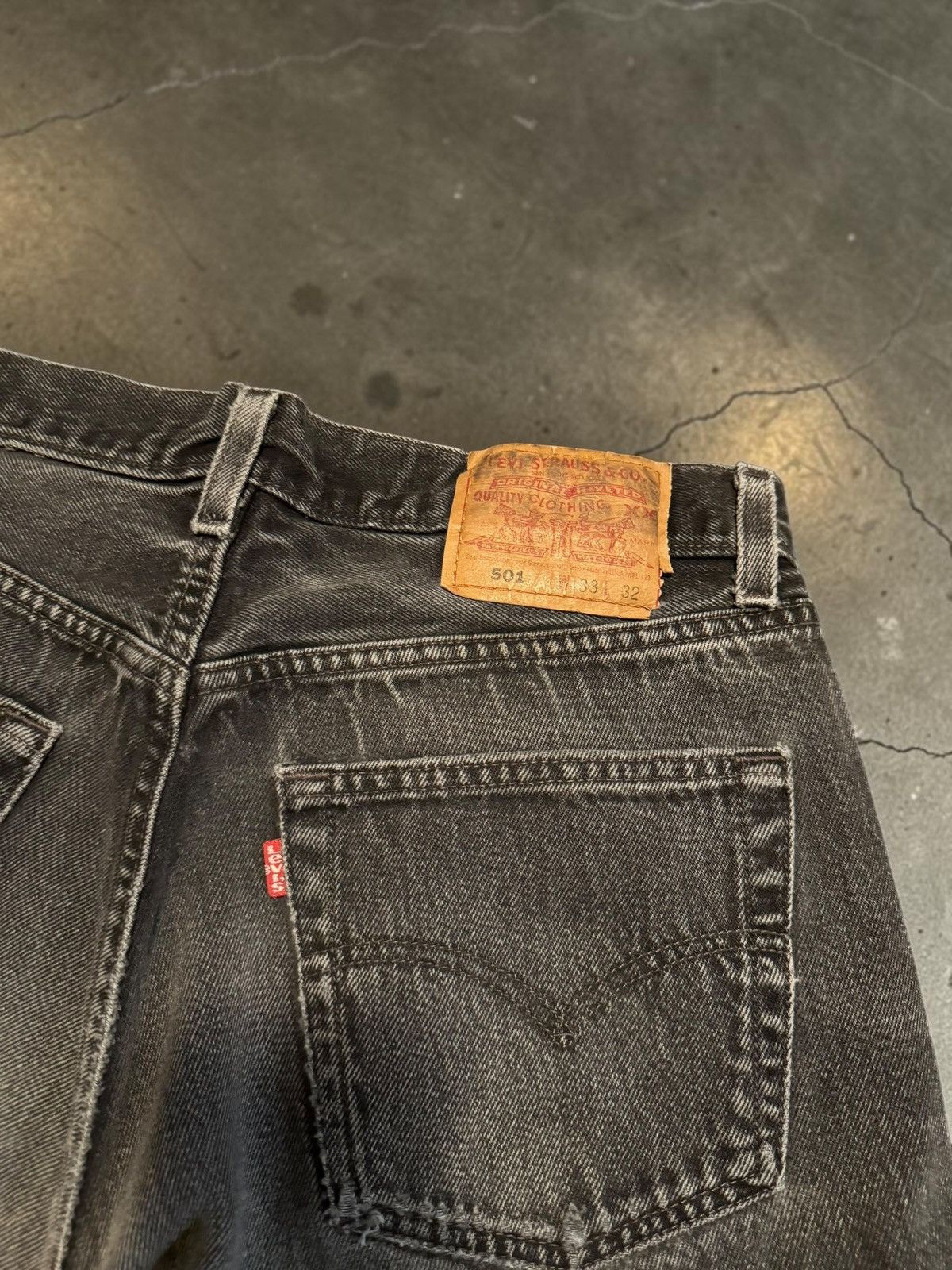Levi's Vintage Destroyed Black Levi's Faded Jeans Size US 31 - 7 Thumbnail