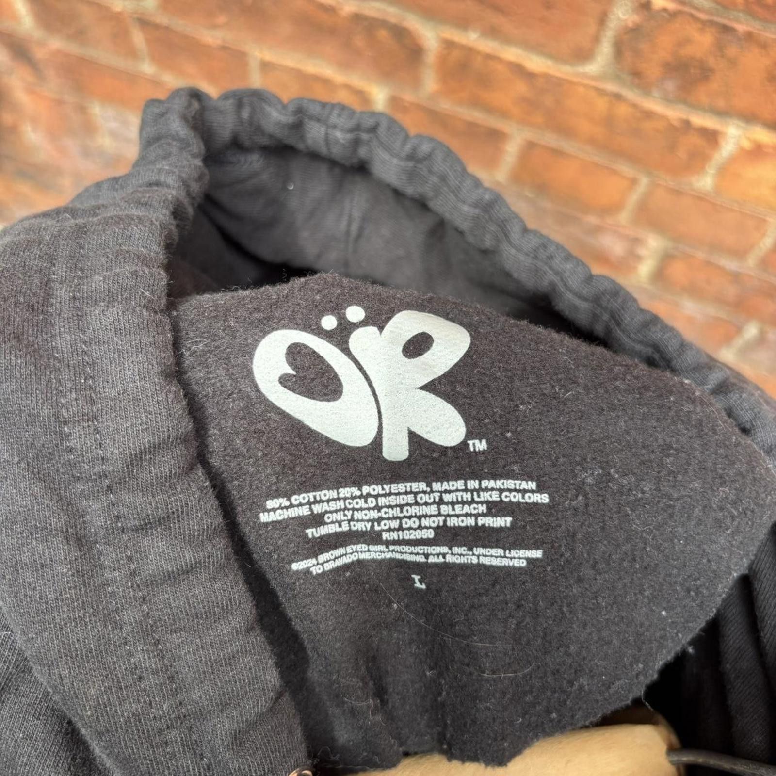 Other Olivia Rodrigo guts tour hoodie L Size US L / EU 52-54 / 3 - 7 Thumbnail