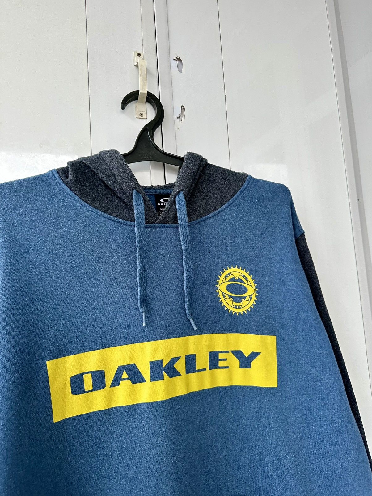 Oakley Vintage Oakley Hoodie Yellow Print Centre Size US XL / EU 56 / 4 - 7 Thumbnail