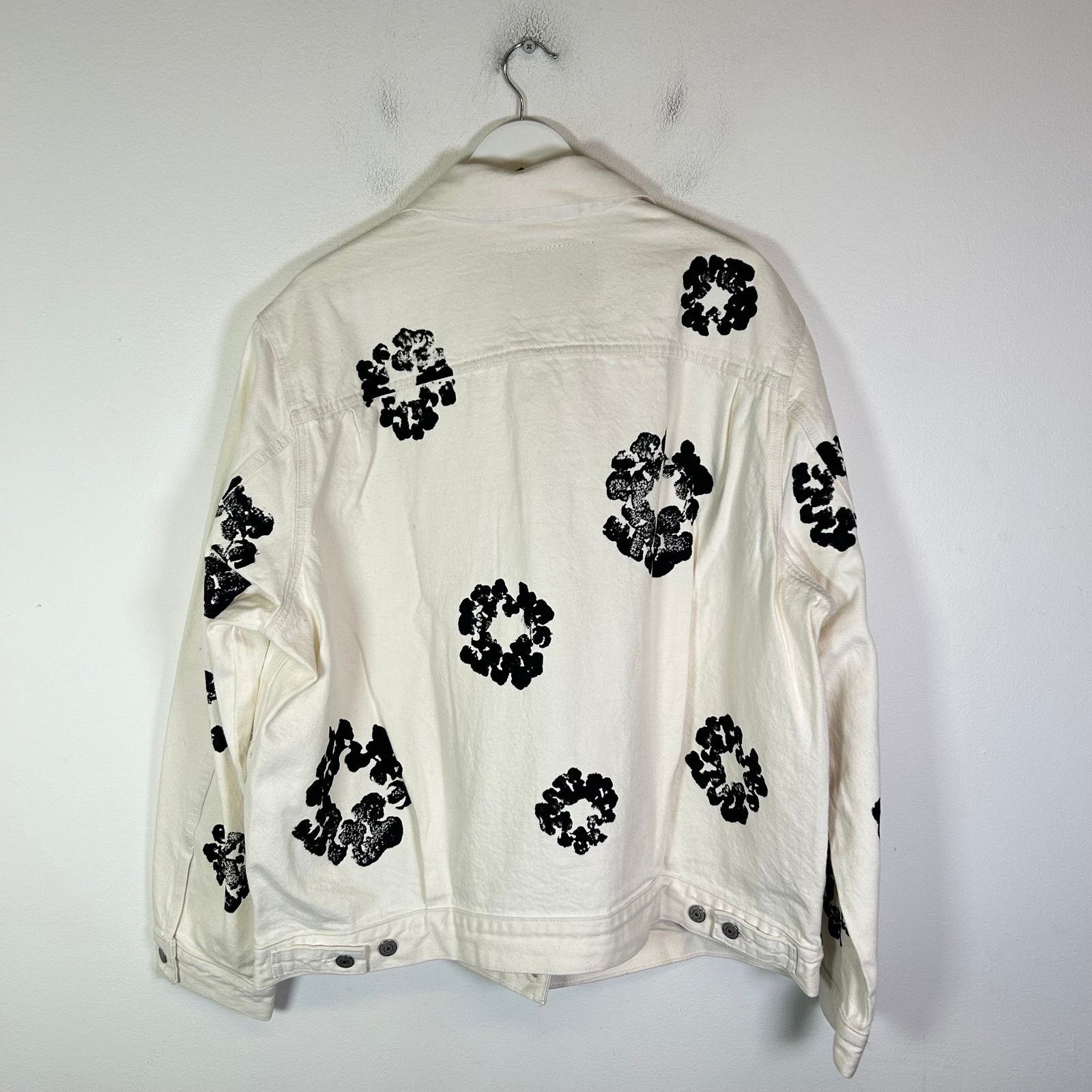 DENIM TEARS Denim Tears White Wreath Denim Jacket Size US XL / EU 56 / 4 - 2 Thumbnail