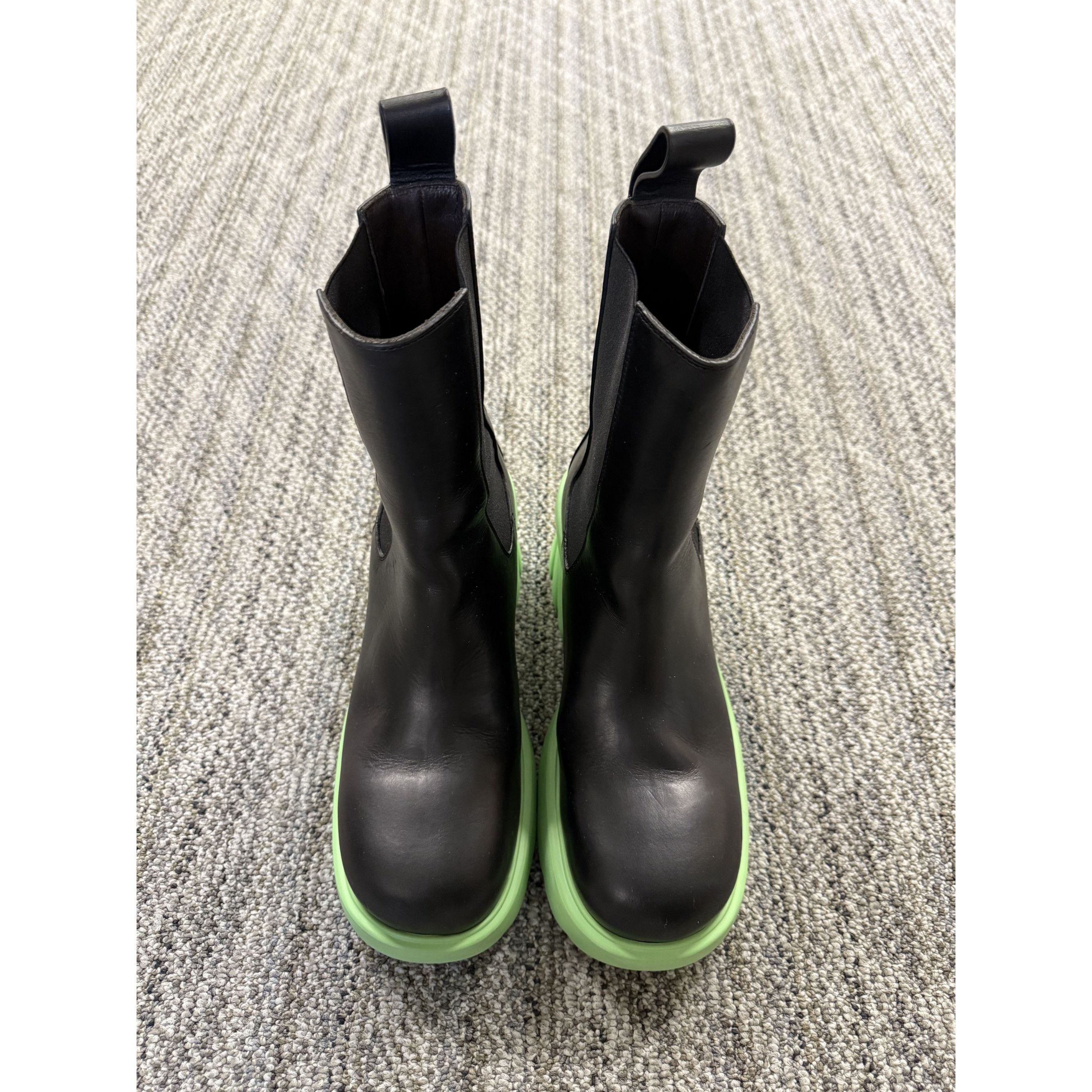 Bottega Veneta Bottega Veneta Black Leather Ankle Boots With Green Soles Si Size US 7.5 / IT 37.5 - 1 Thumbnail