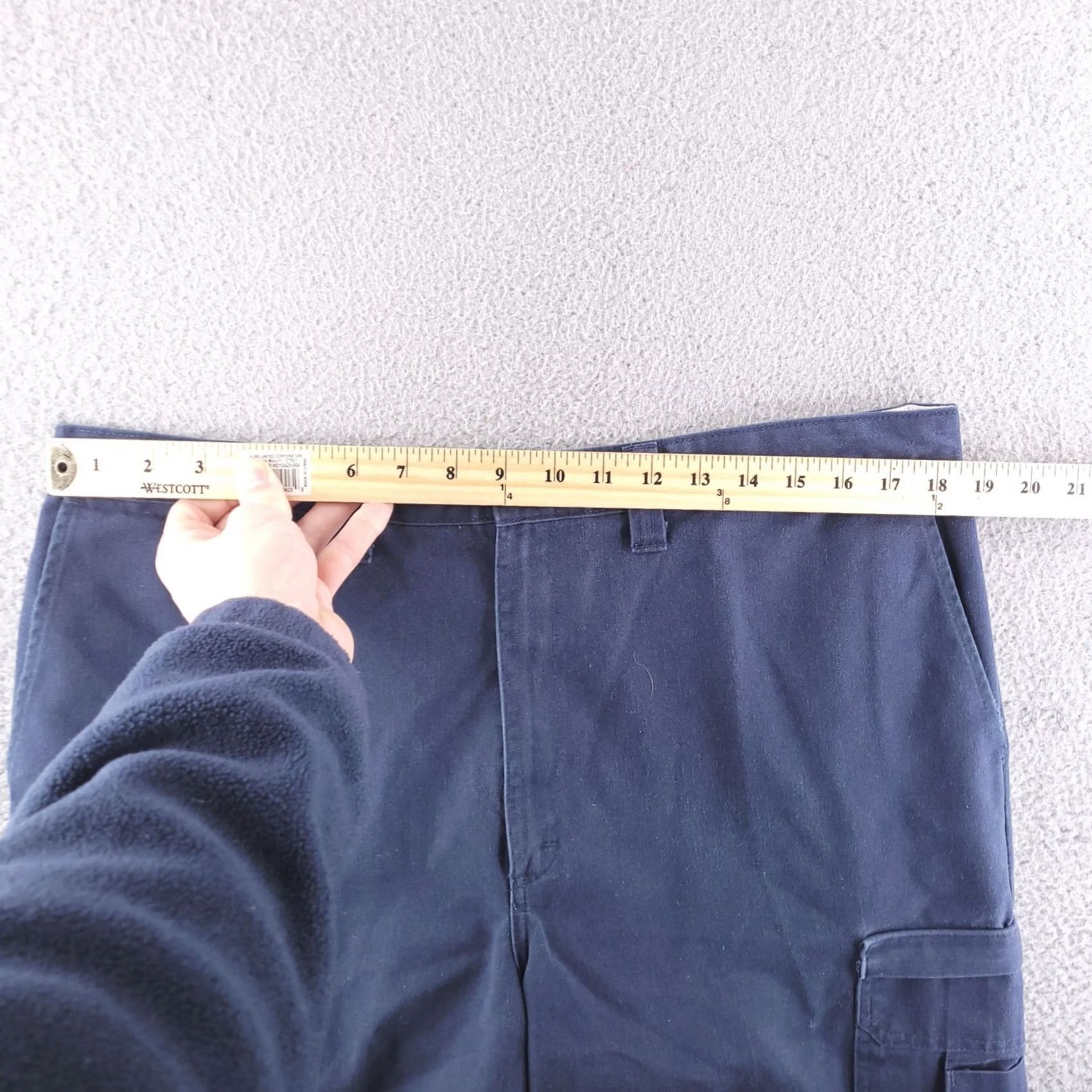 Dickies Dickies Shorts Mens 38 Blue Cargo Workwear Rugged Durable/Good condition overall/Cargo Style Mens 38 Blue Dickies Workwear Shorts Size US 38 / EU 54 - 6 Thumbnail