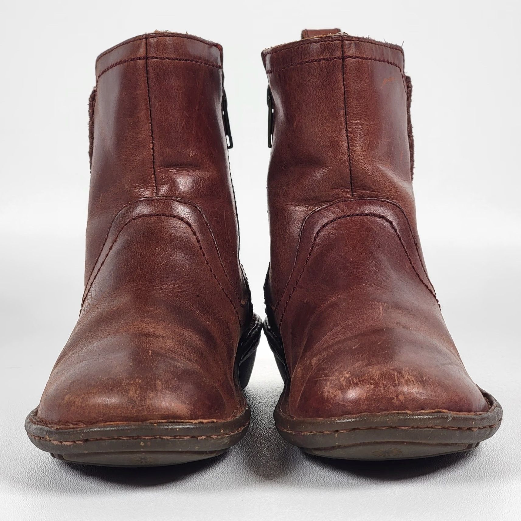 Ugg UGG Boots Womens Size 5 Brown Leather Side Zip Lined Sheepskin Ankle Bootie Size US 5 / IT 35 - 3 Thumbnail