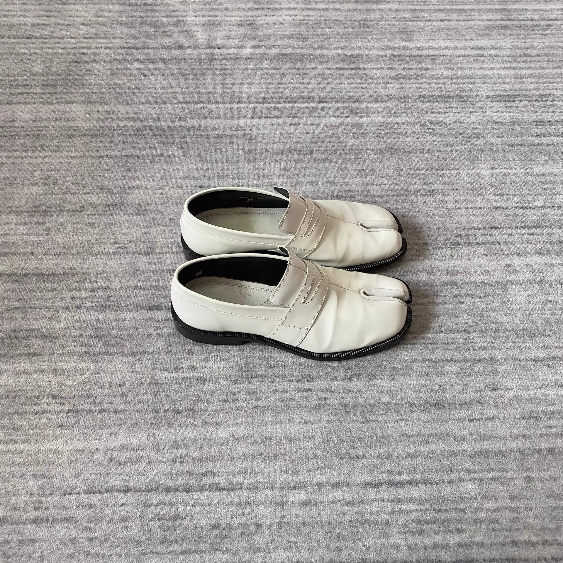 Maison Margiela Maison Margiela Tabi Patent Leather Loafer 37 Worn Size US 6.5 / IT 36.5 - 2 Thumbnail