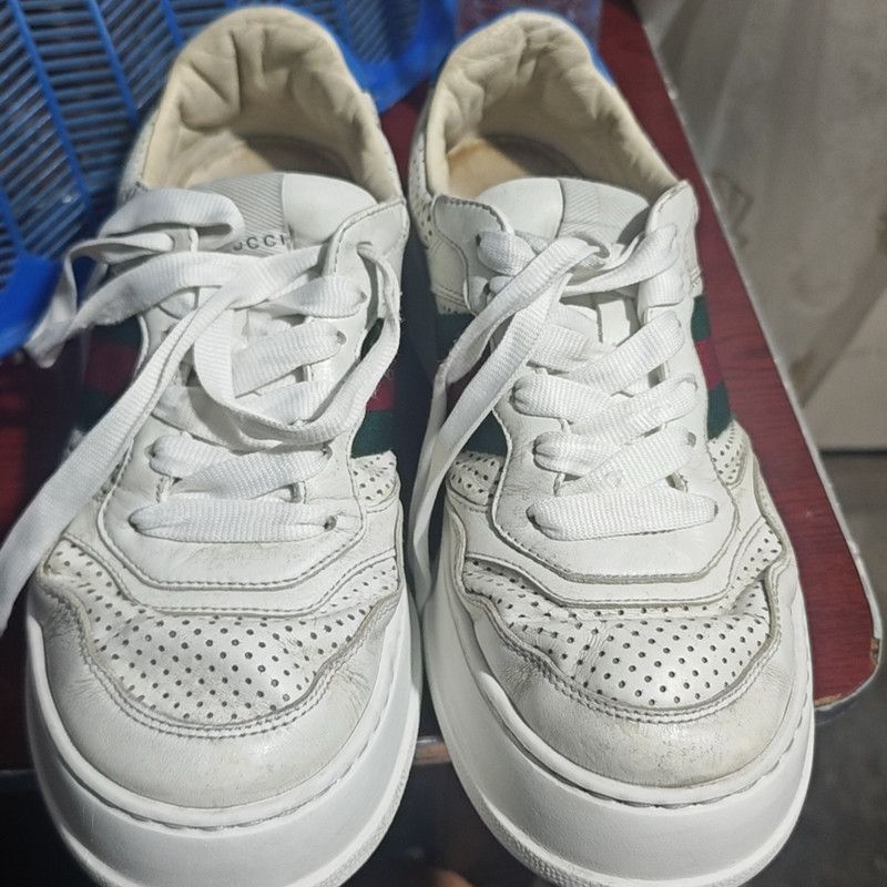 Gucci Gucci Chunky B Casual Sneakers for Men - Size US 8 / EU 41 - 2 Thumbnail
