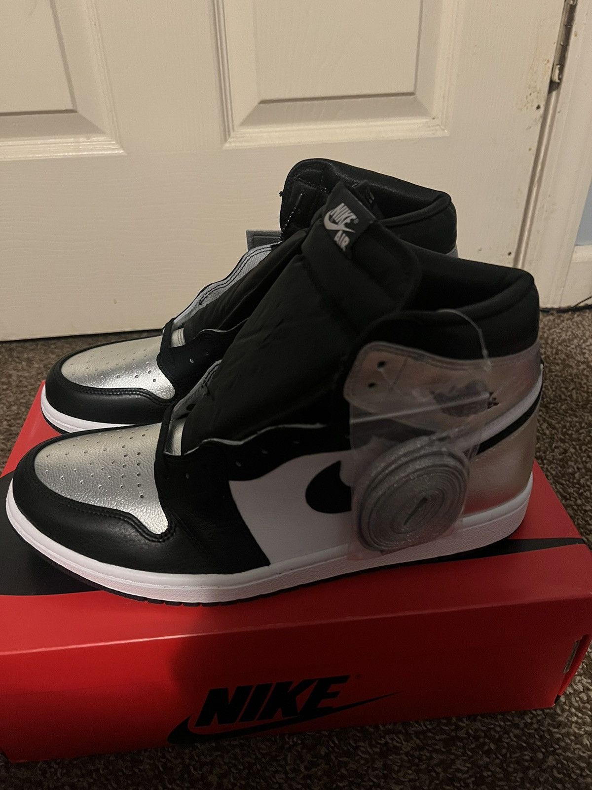 Jordan Brand Jordan 1 “ Silver toe” Size US 10.5 / EU 43-44 - 2 Thumbnail