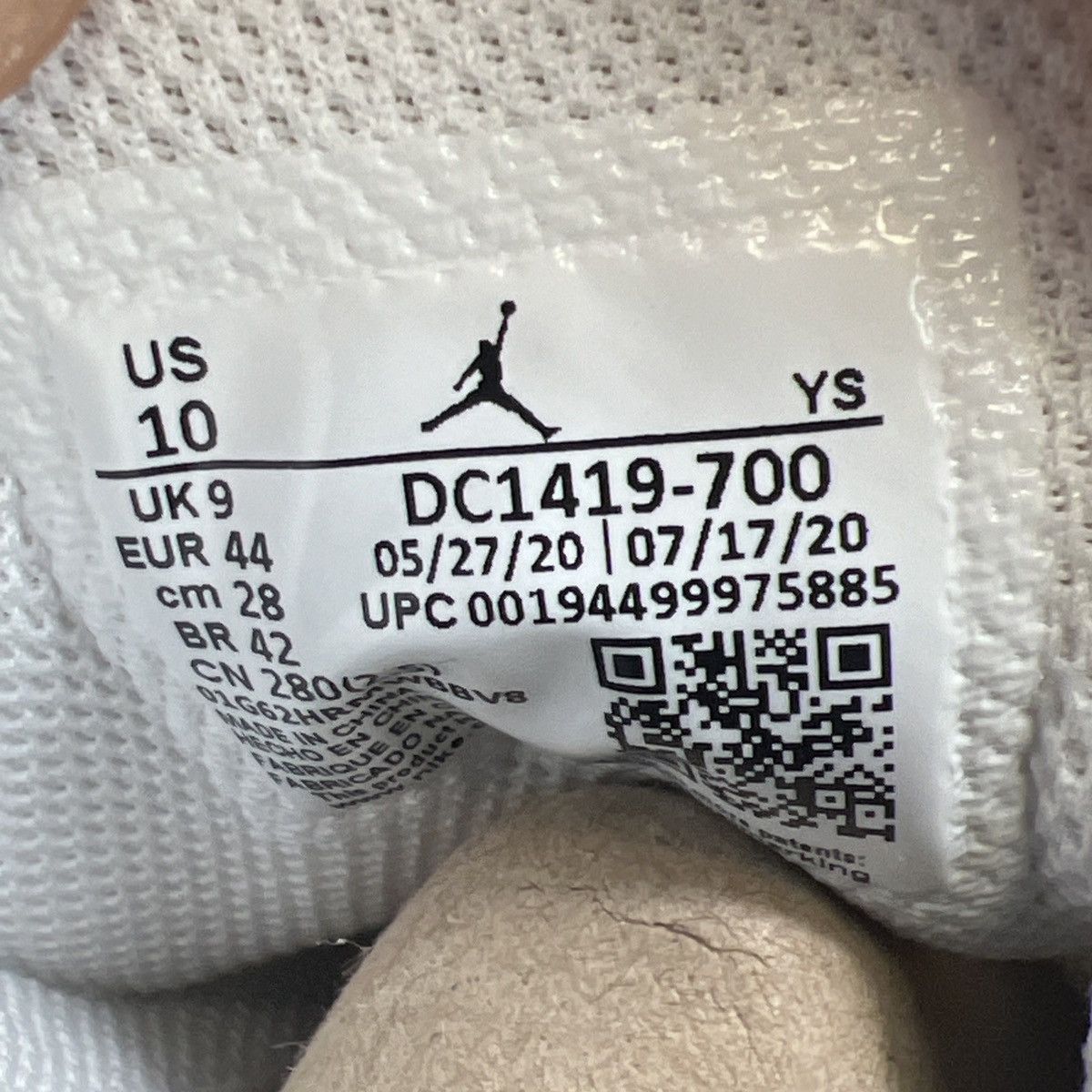 Nike Air Jordan 1 mid metallic gold Size US 10 / EU 43 - 9 Thumbnail