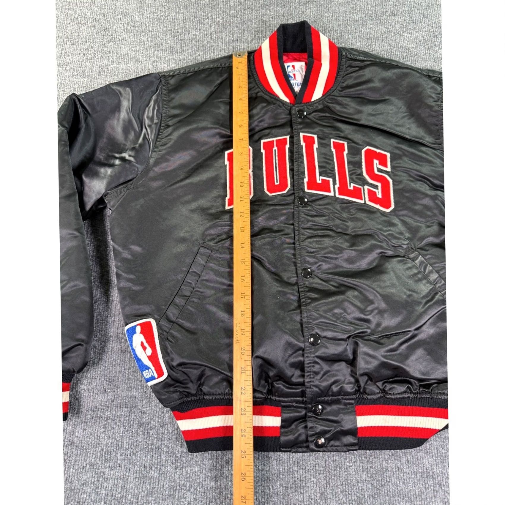 Starter VINTAGE Starter Chicago Bulls Satin Bomber Jacket Mens L Black 90s Varsity Jacket Size US L / EU 52-54 / 3 - 7 Thumbnail