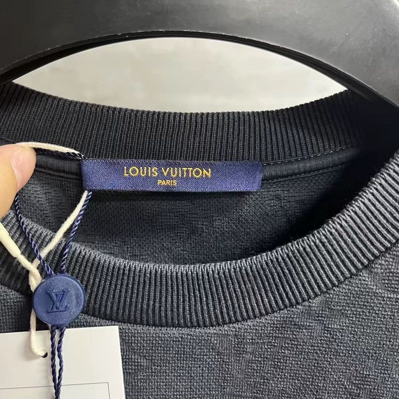 Louis Vuitton Louis Vuitton Grey Solid Round Neck Pullover Short Sleeve Size US S / EU 44-46 / 1 - 2 Thumbnail