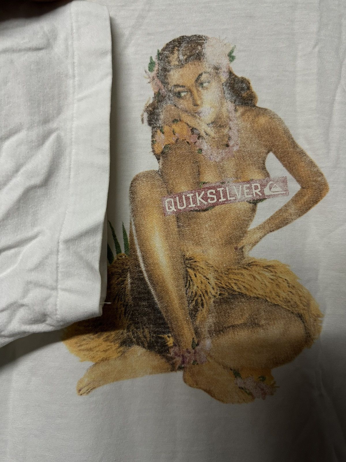 Quiksilver Vintage 90s Quiksilver Nekad Girl Aloha Faded Tee Size US L / EU 52-54 / 3 - 4 Thumbnail