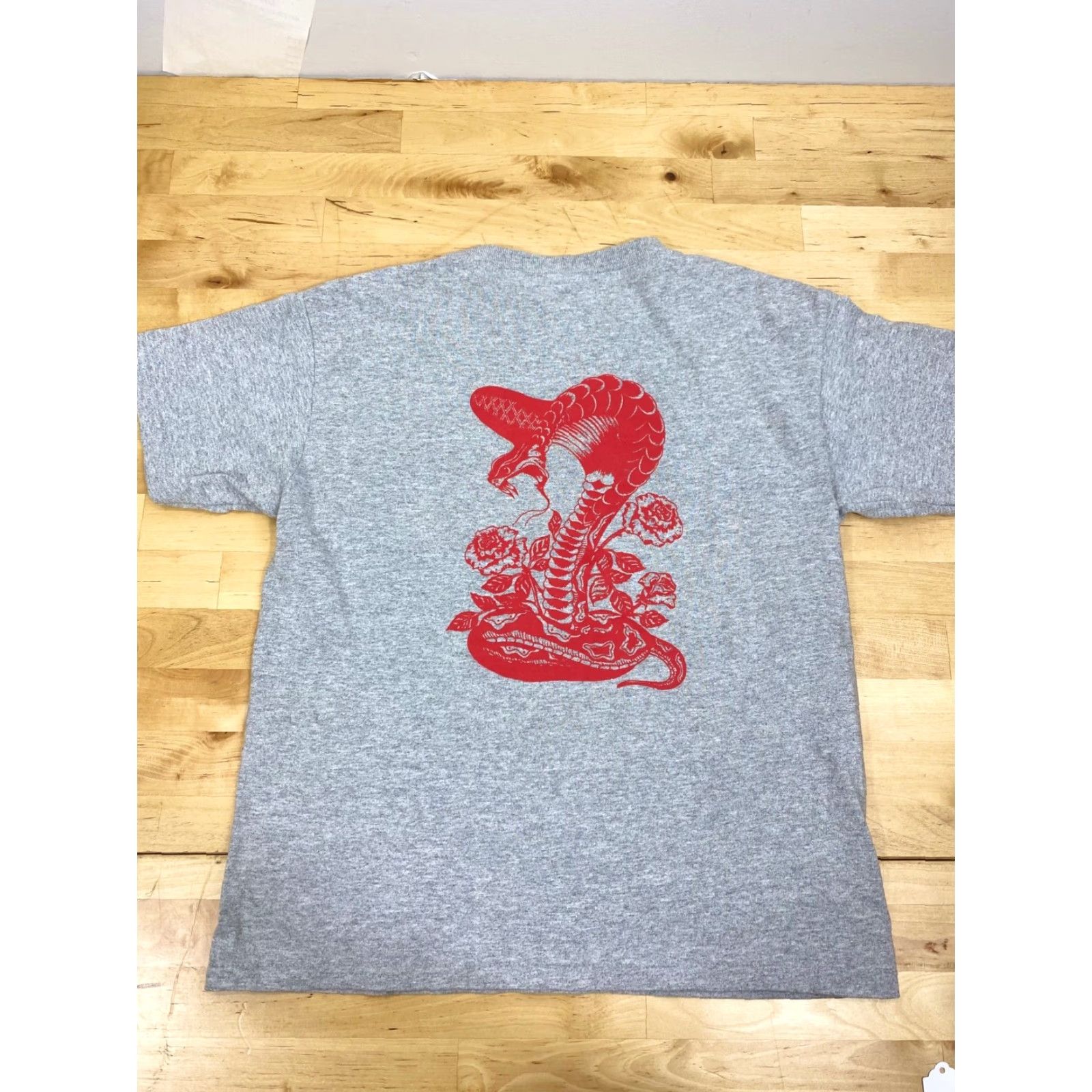 Vintage VINTAGE Loser Machine Cobra Floral Gray T Shirt S Crew Neck Men Short Sleeve 1746 Size US S / EU 44-46 / 1 - 8 Thumbnail