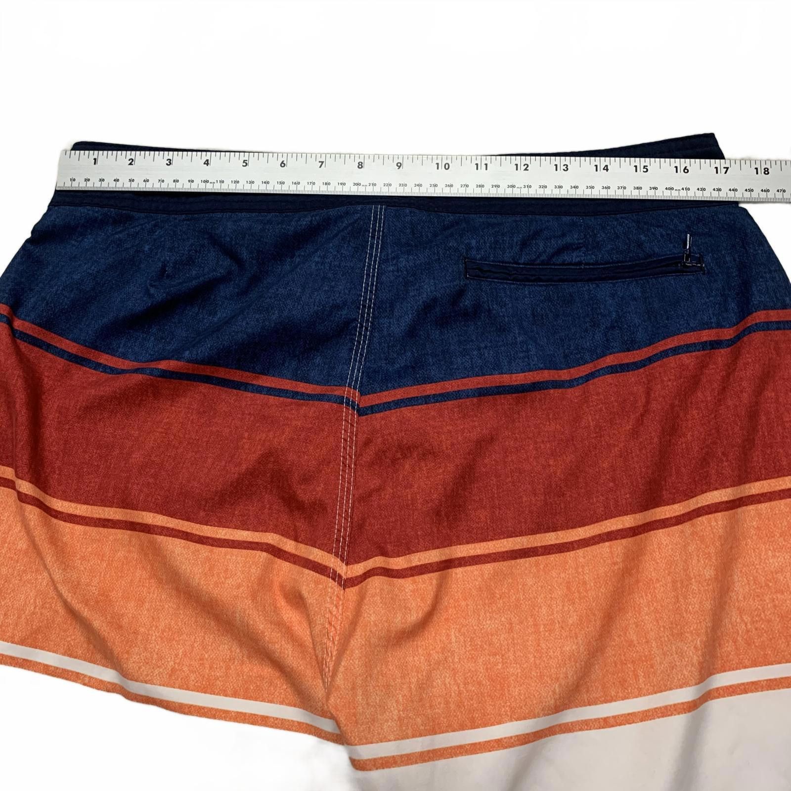 Old Navy Old Navy Men's Large Colorblock Stripes Board Shorts Size US 34 / EU 50 - 5 Thumbnail