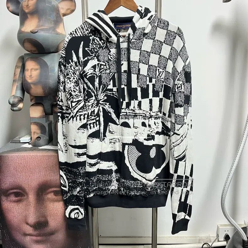 Louis Vuitton Louis Vuitton Graffiti Hoodie Size US M / EU 48-50 / 2 - 1 Thumbnail