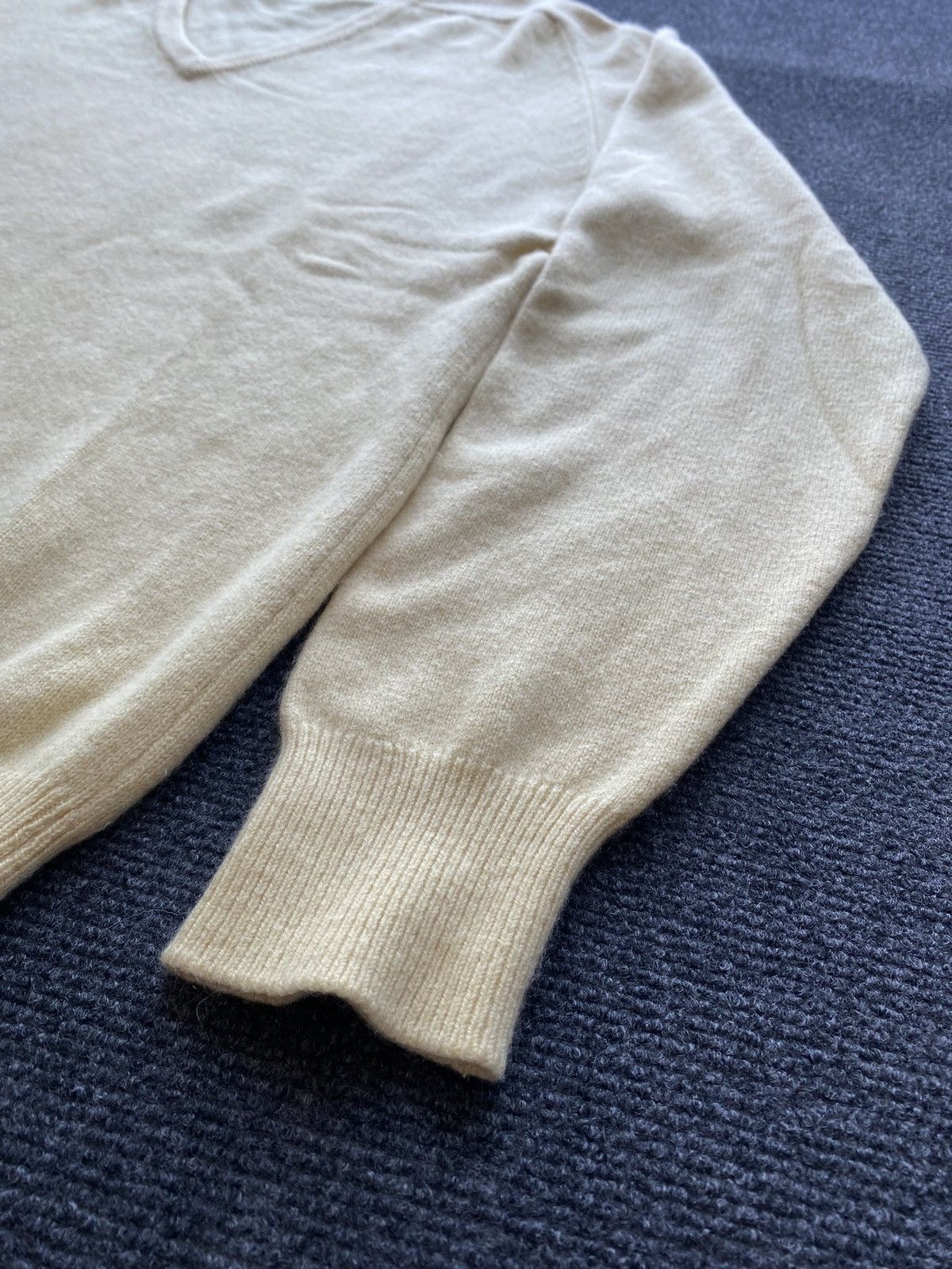 Pringle Of Scotland 🔥Pringle Scotland Cashmere Rare V neck sweater Size US L / EU 52-54 / 3 - 12 Thumbnail