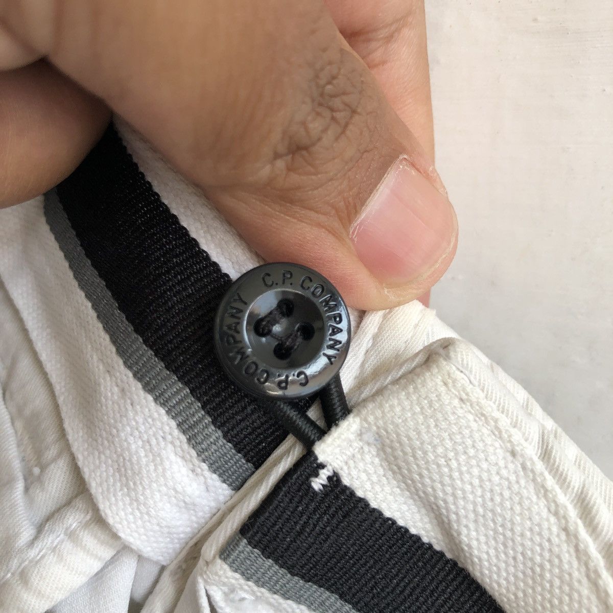 C.P. Company CP COMPANY LENS SHORT CARGO Size US 34 / EU 50 - 13 Thumbnail